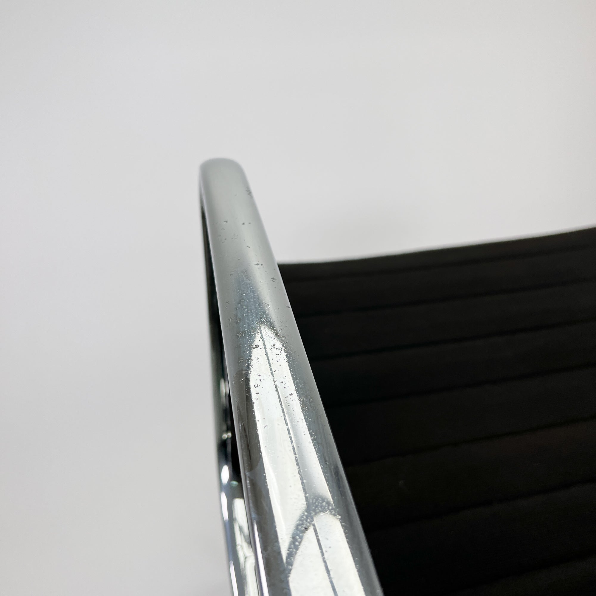 Vitra | EA107
