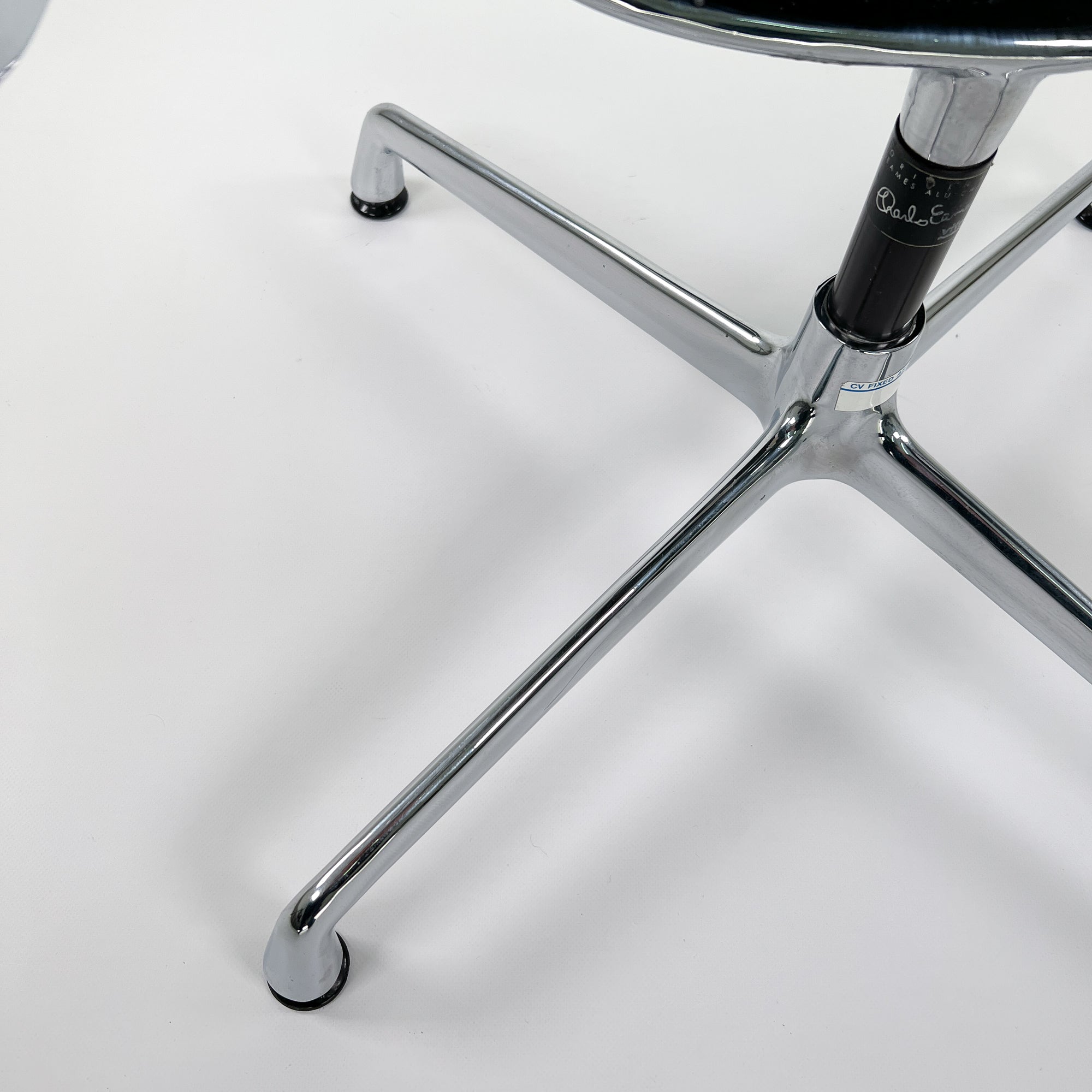 Vitra | EA107