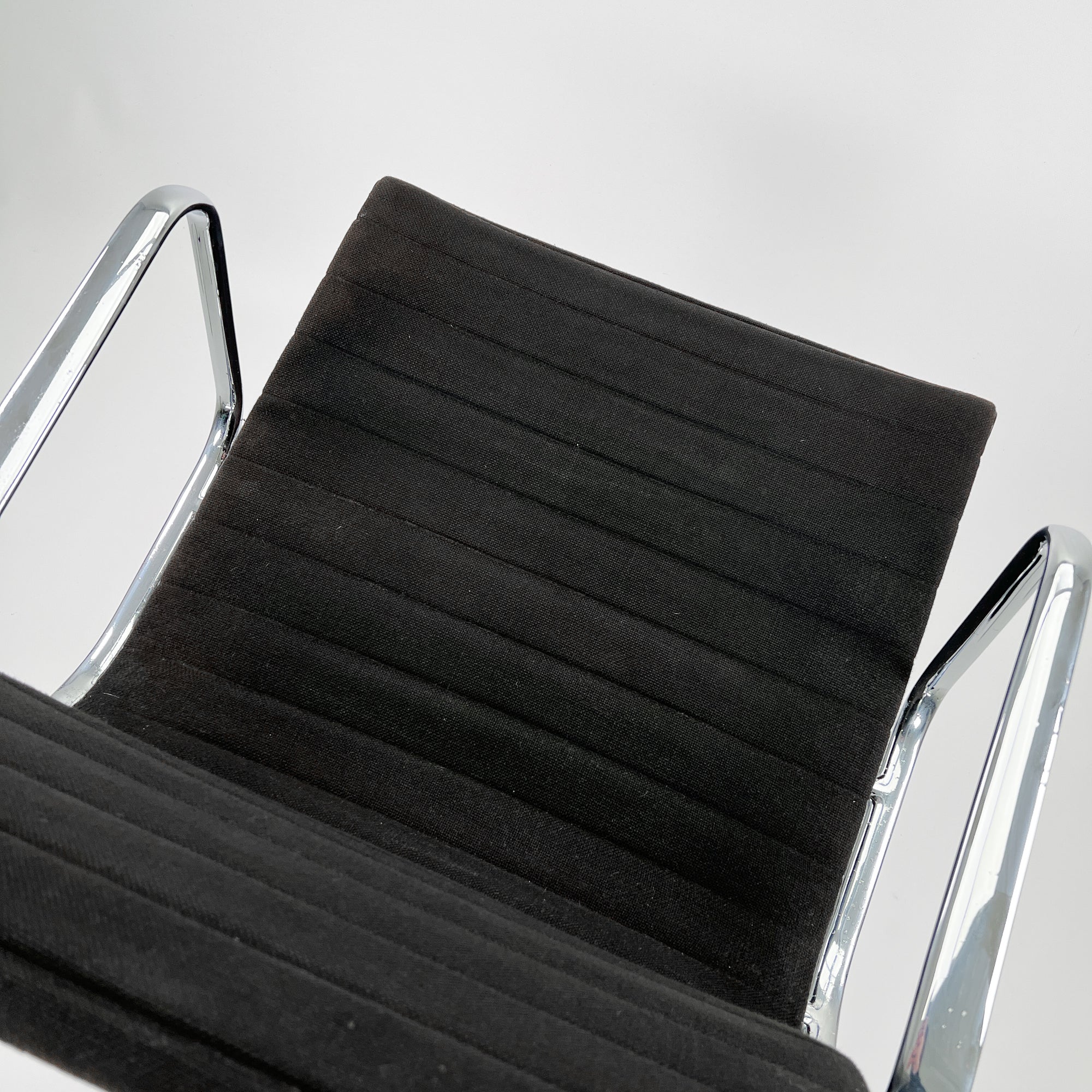 Vitra | EA107