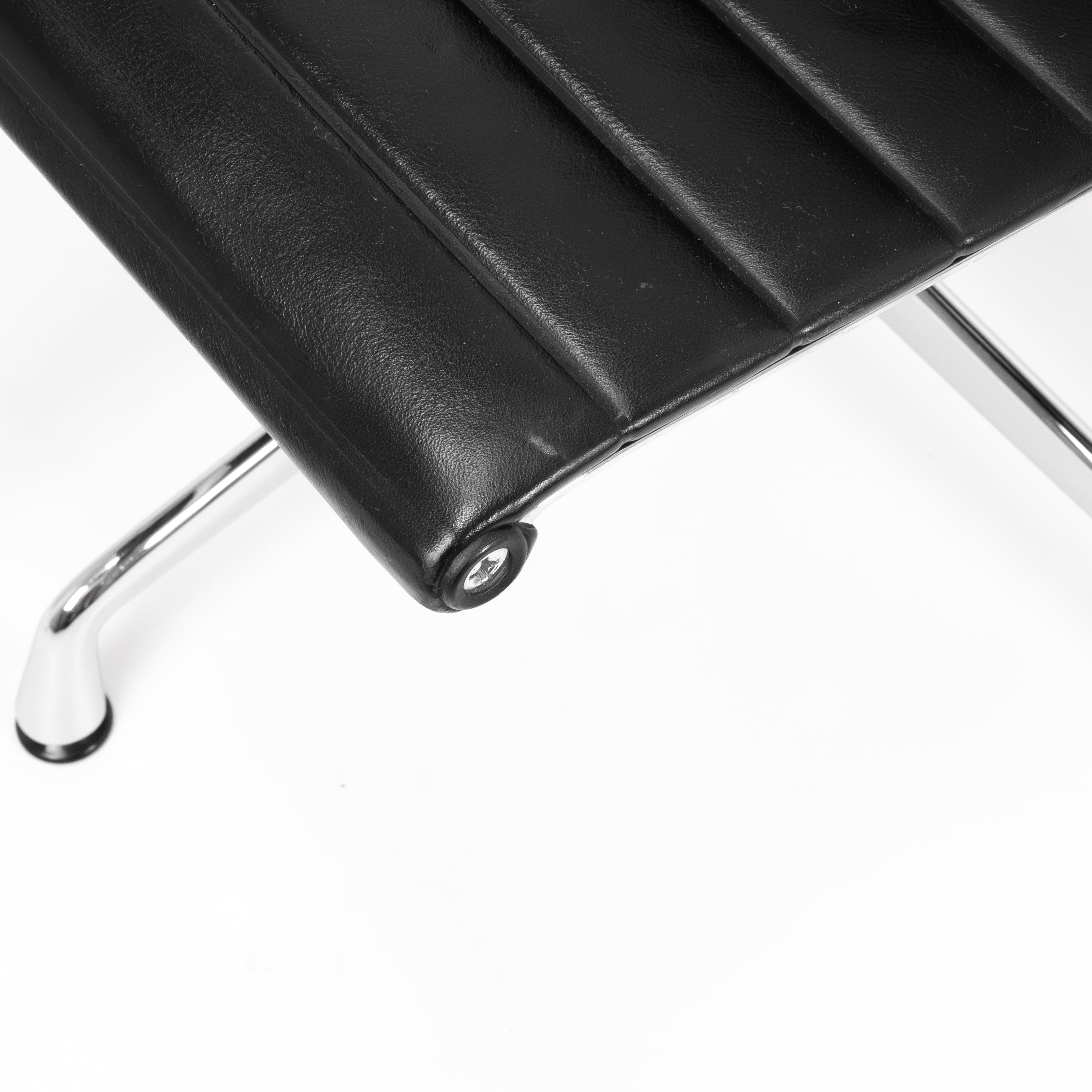 Vitra | EA108