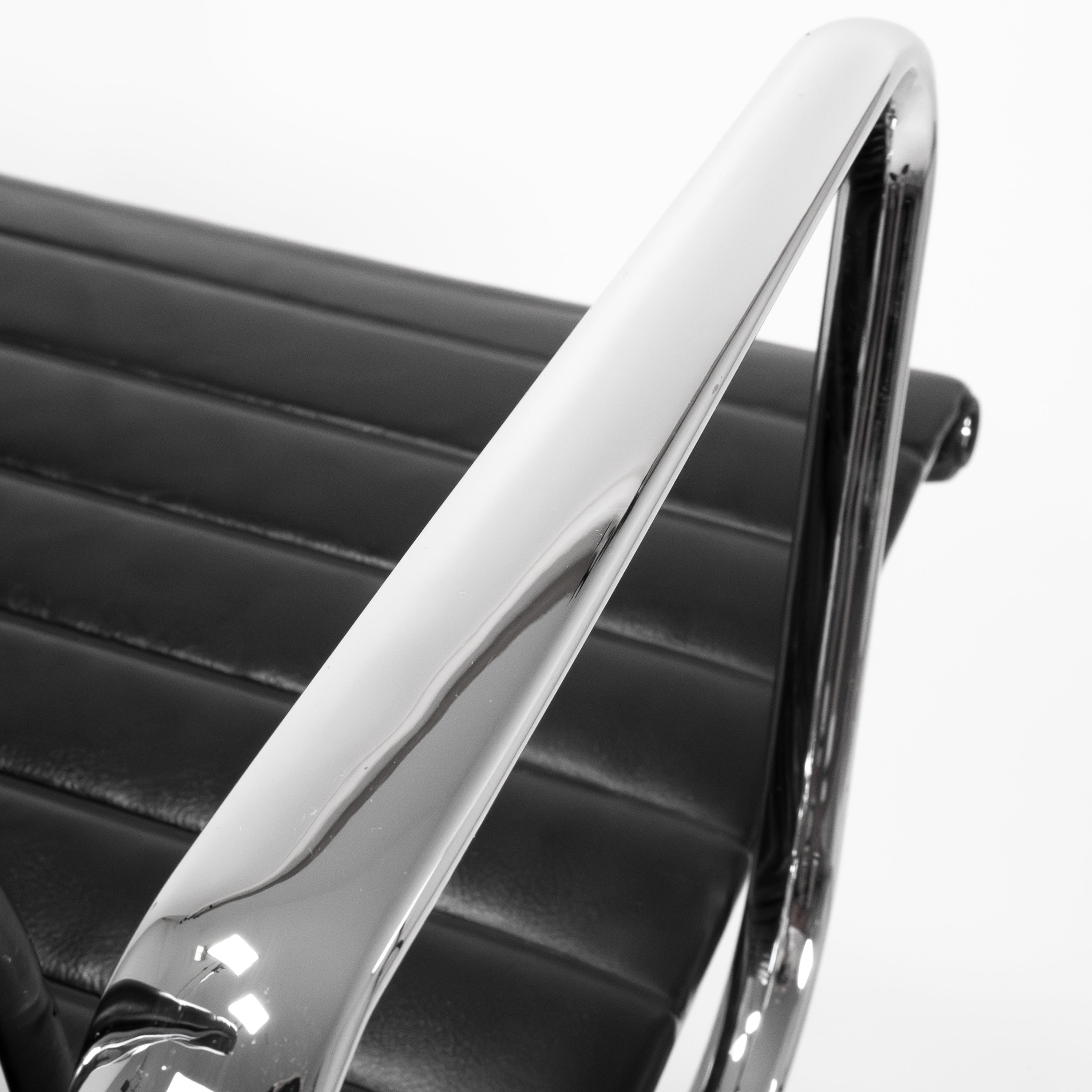 Vitra | EA108