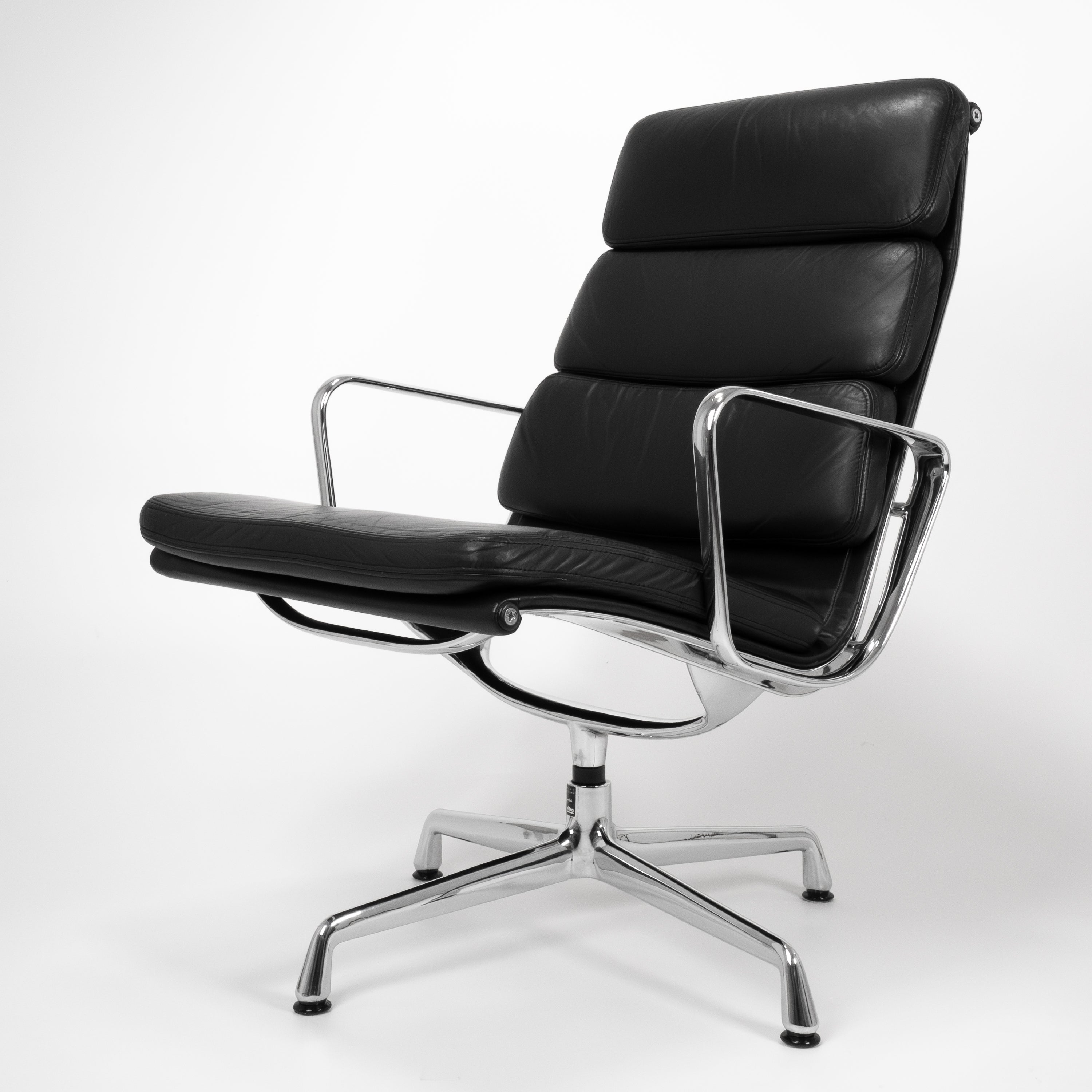 EA116-Vitra-B-Zustand-SoftpadSchwarz-Chrome-01.jpg