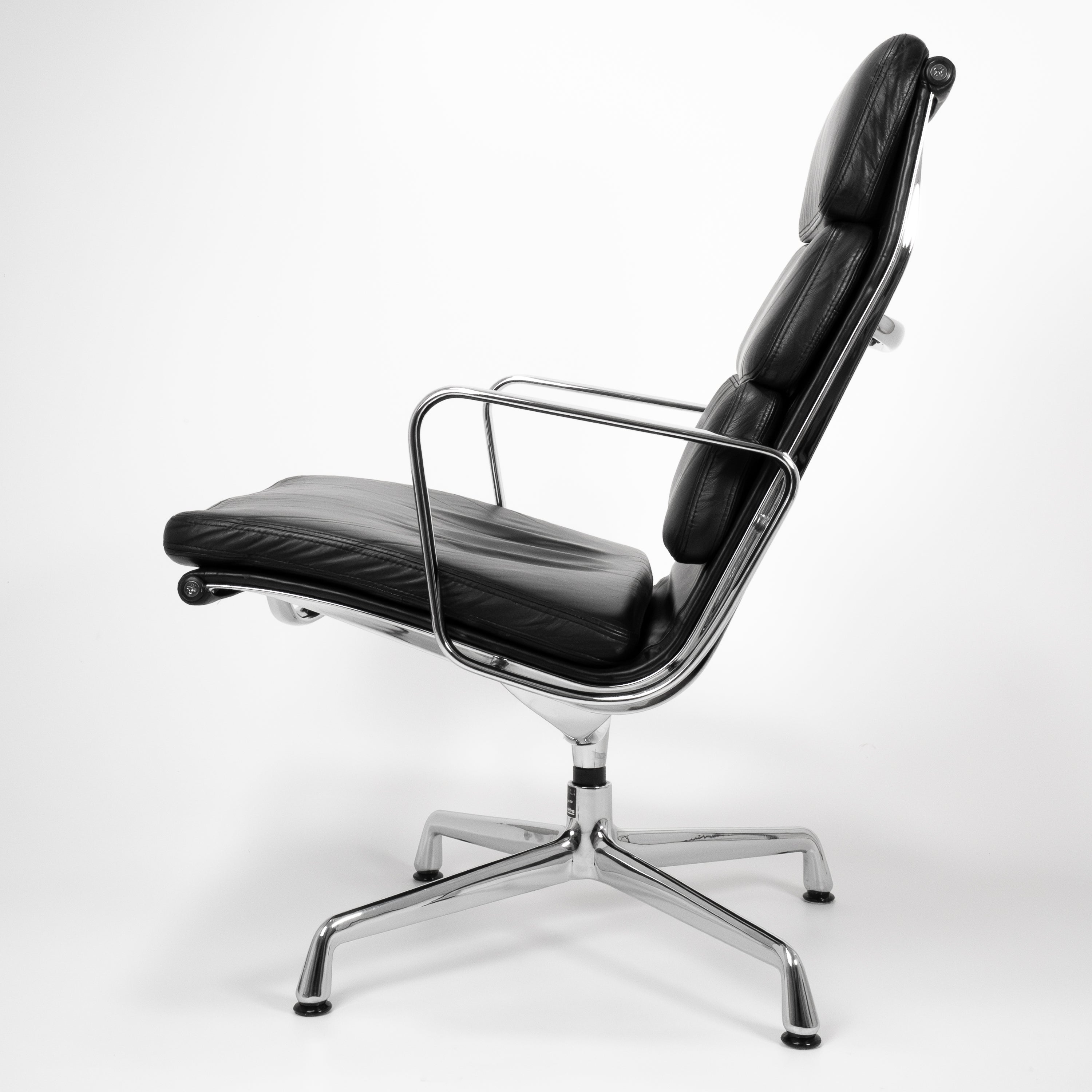 EA116-Vitra-B-Zustand-SoftpadSchwarz-Chrome-02.jpg