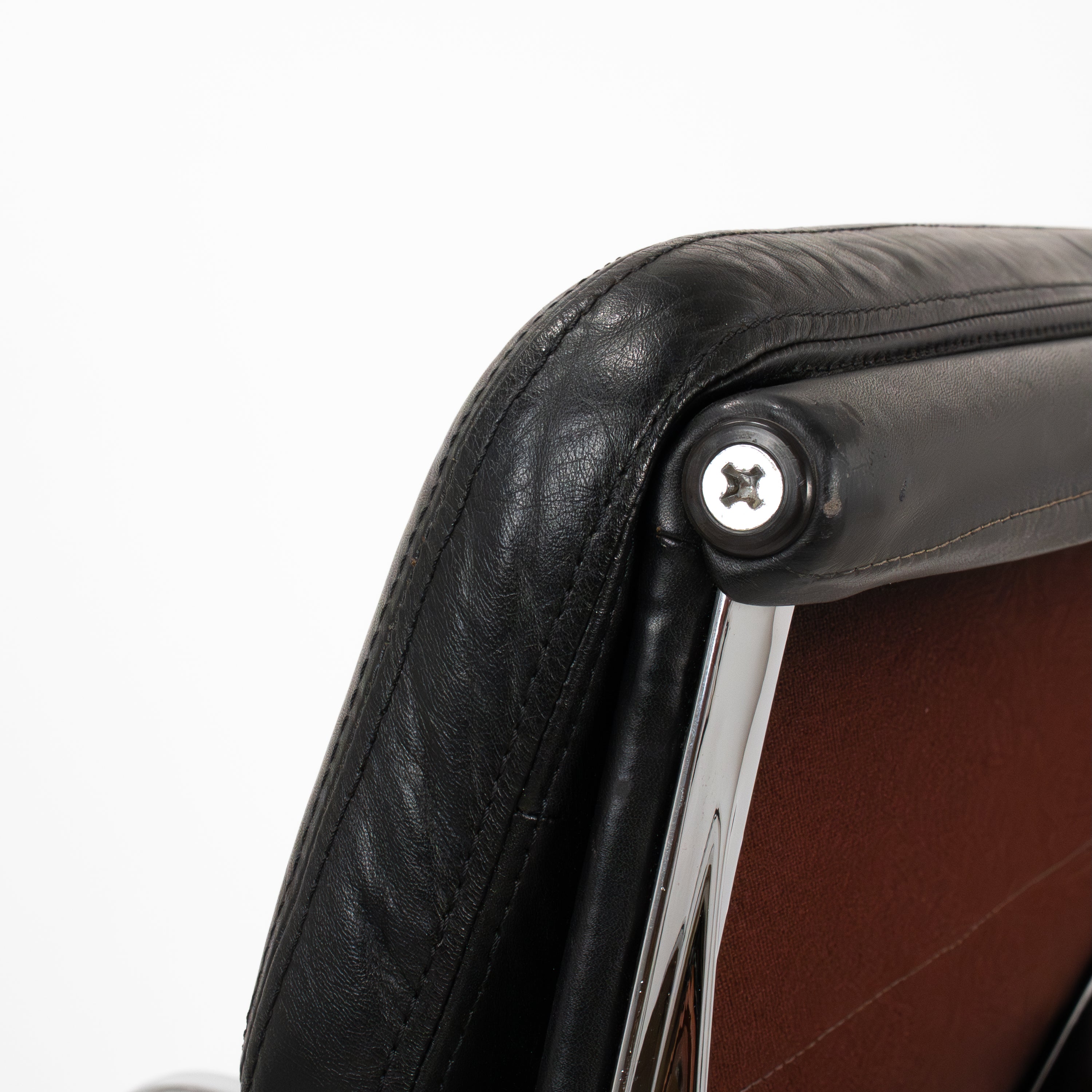 Vitra | EA116