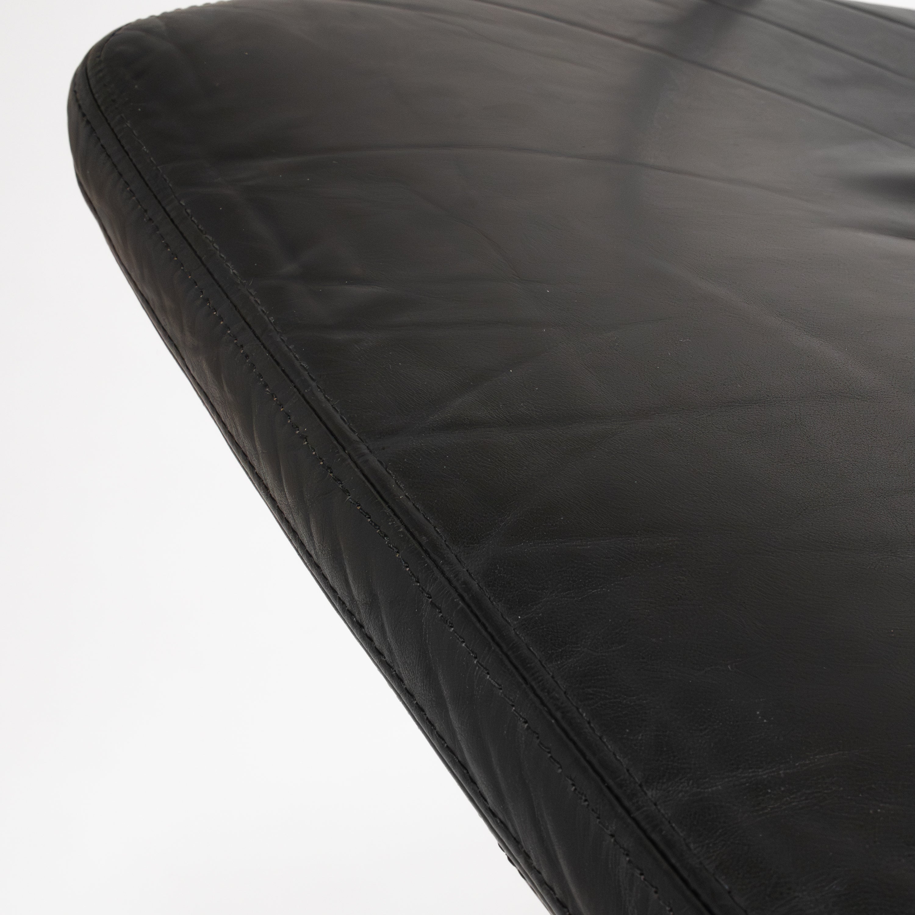 Vitra | EA116