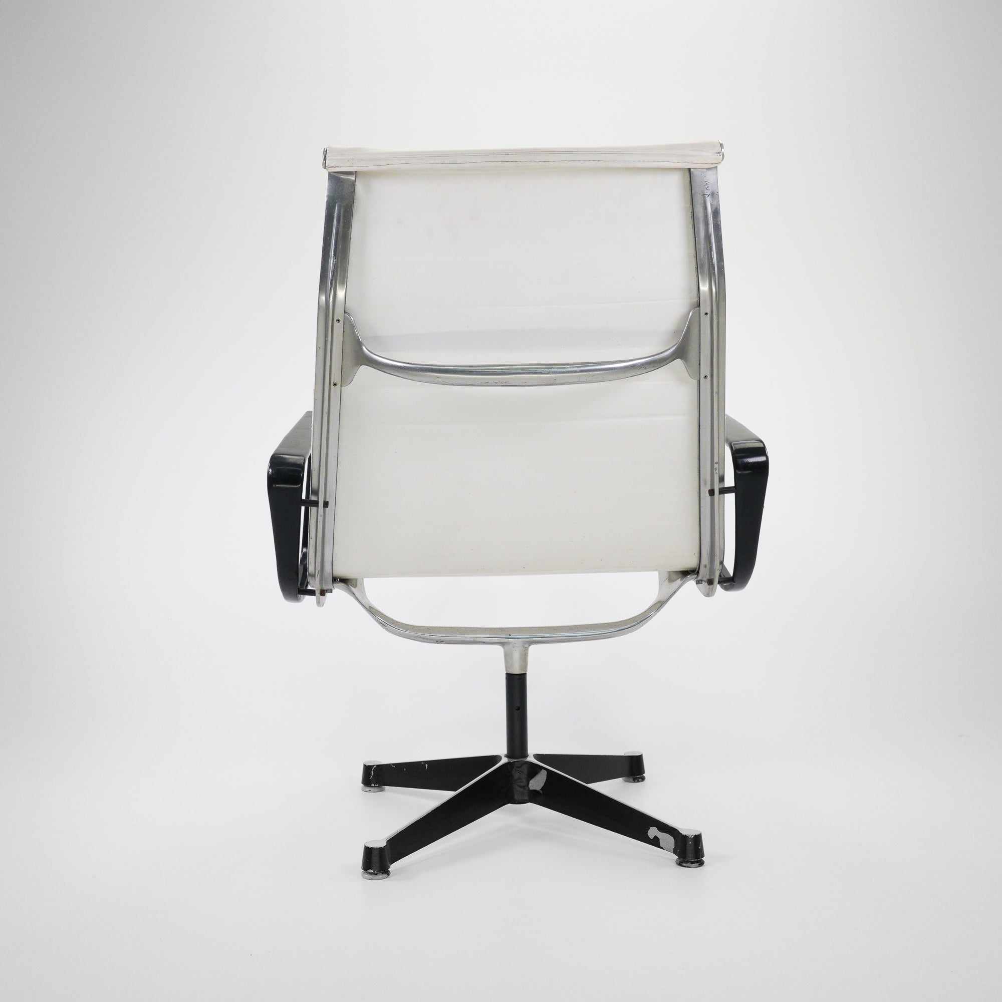Vitra | EA116