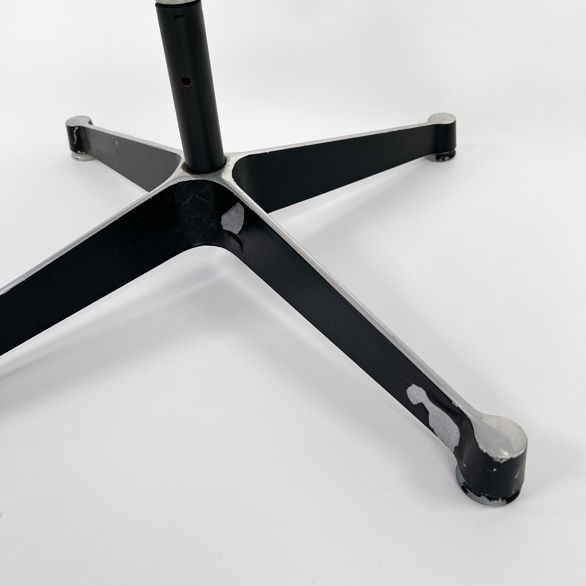 Vitra | EA116