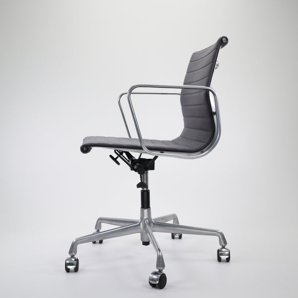 EA117 | Vitra | 1068-4