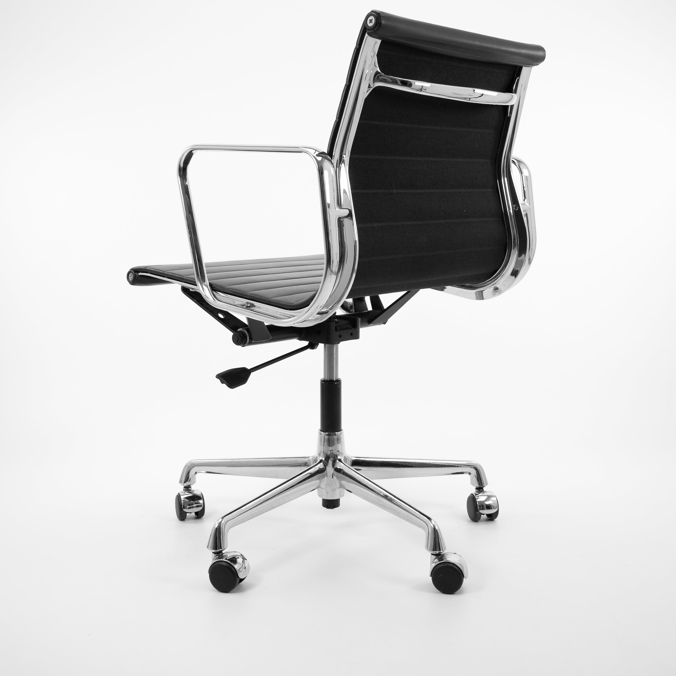 Vitra | EA117