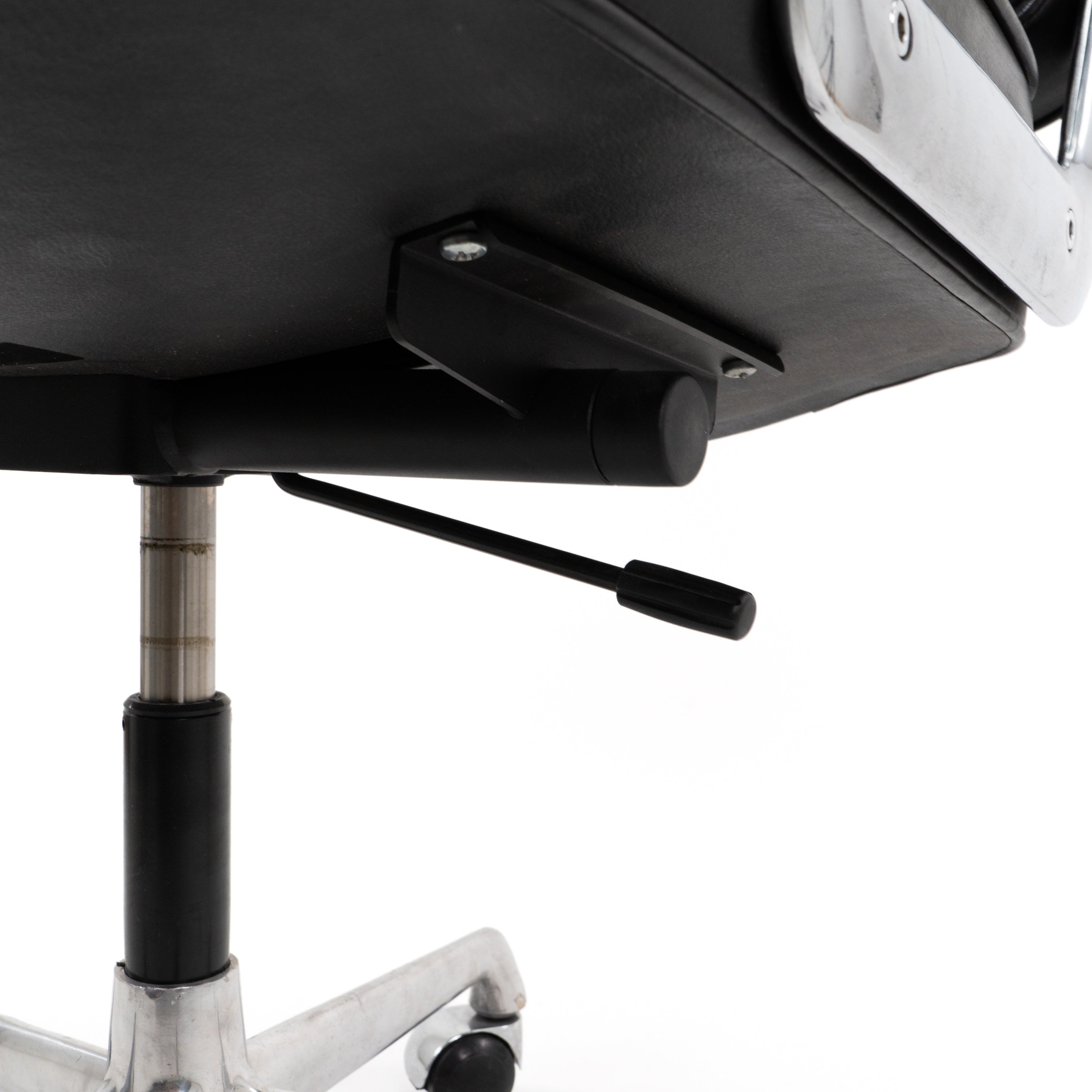 Herman Miller | ES 104 Lobby Chair
