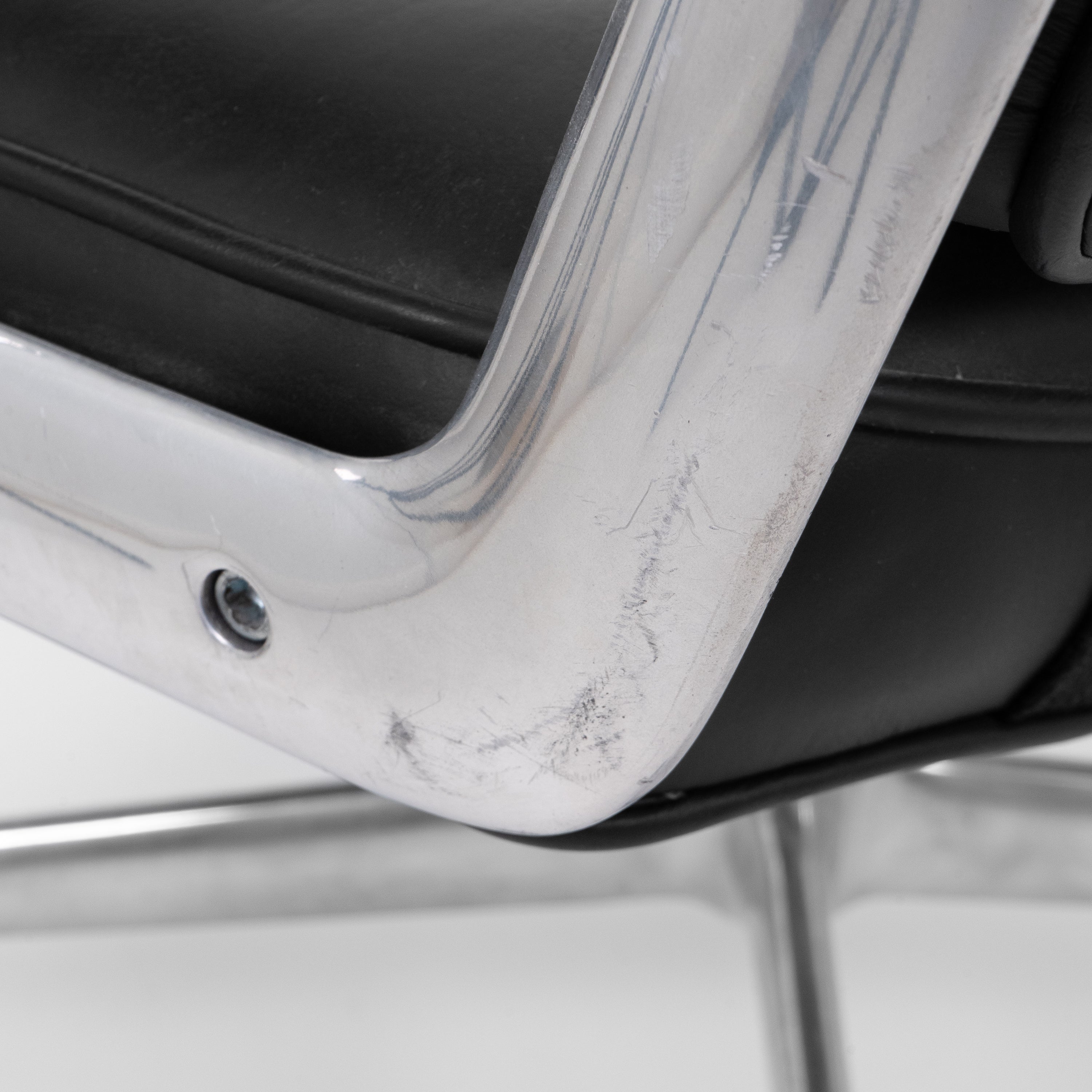 Herman Miller | ES104 Lobby Chair