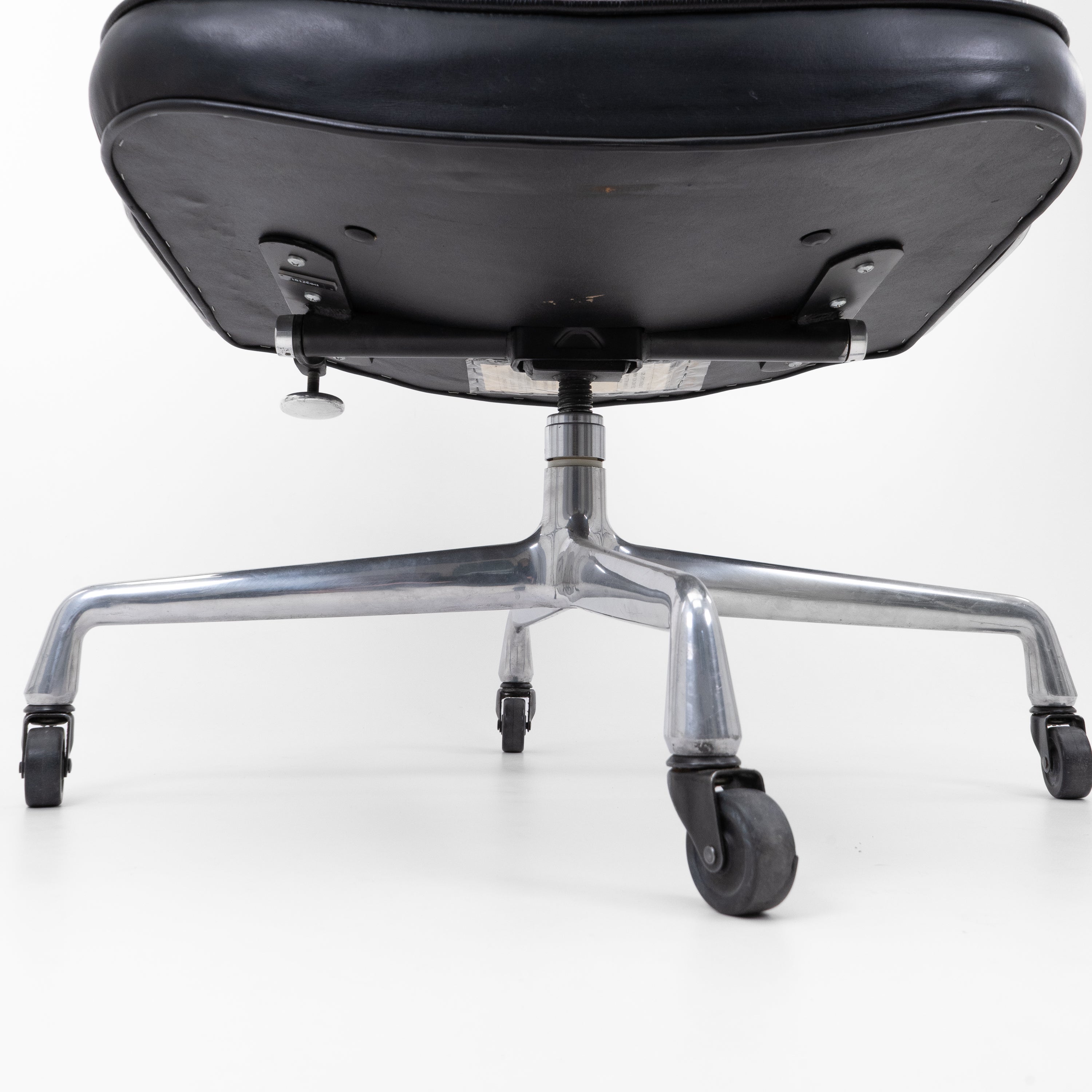 Herman Miller | ES104 Lobby Chair