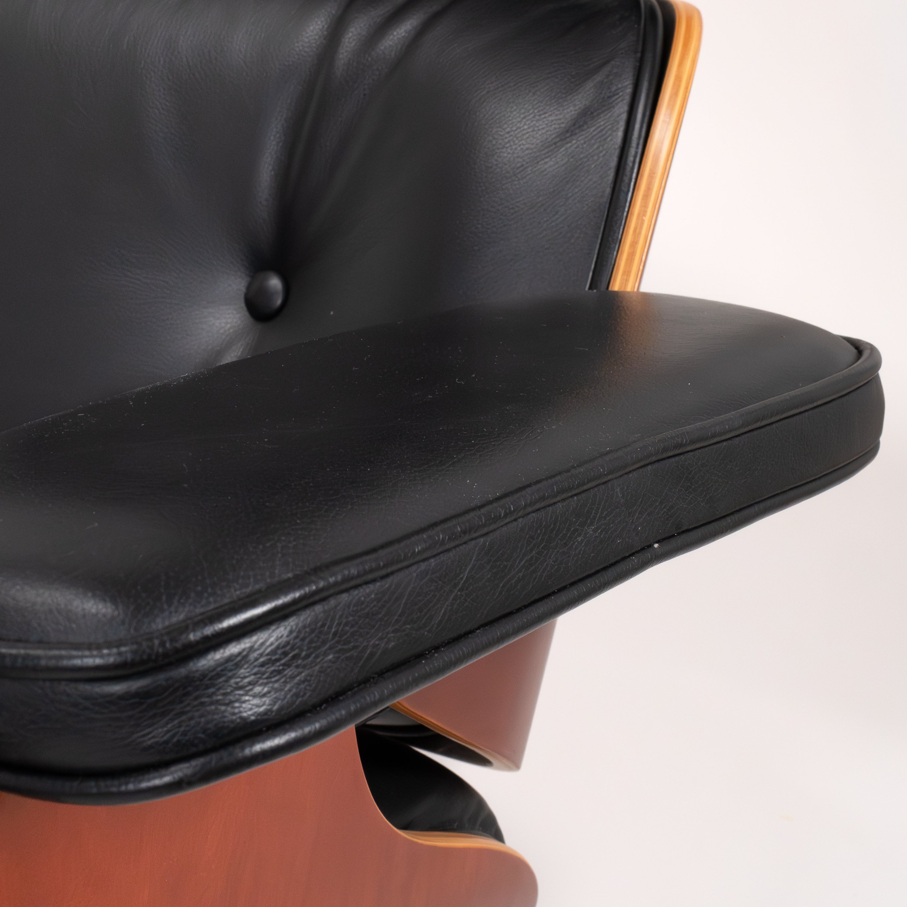 Vitra | Eames Chair Lounge mit Ottoman