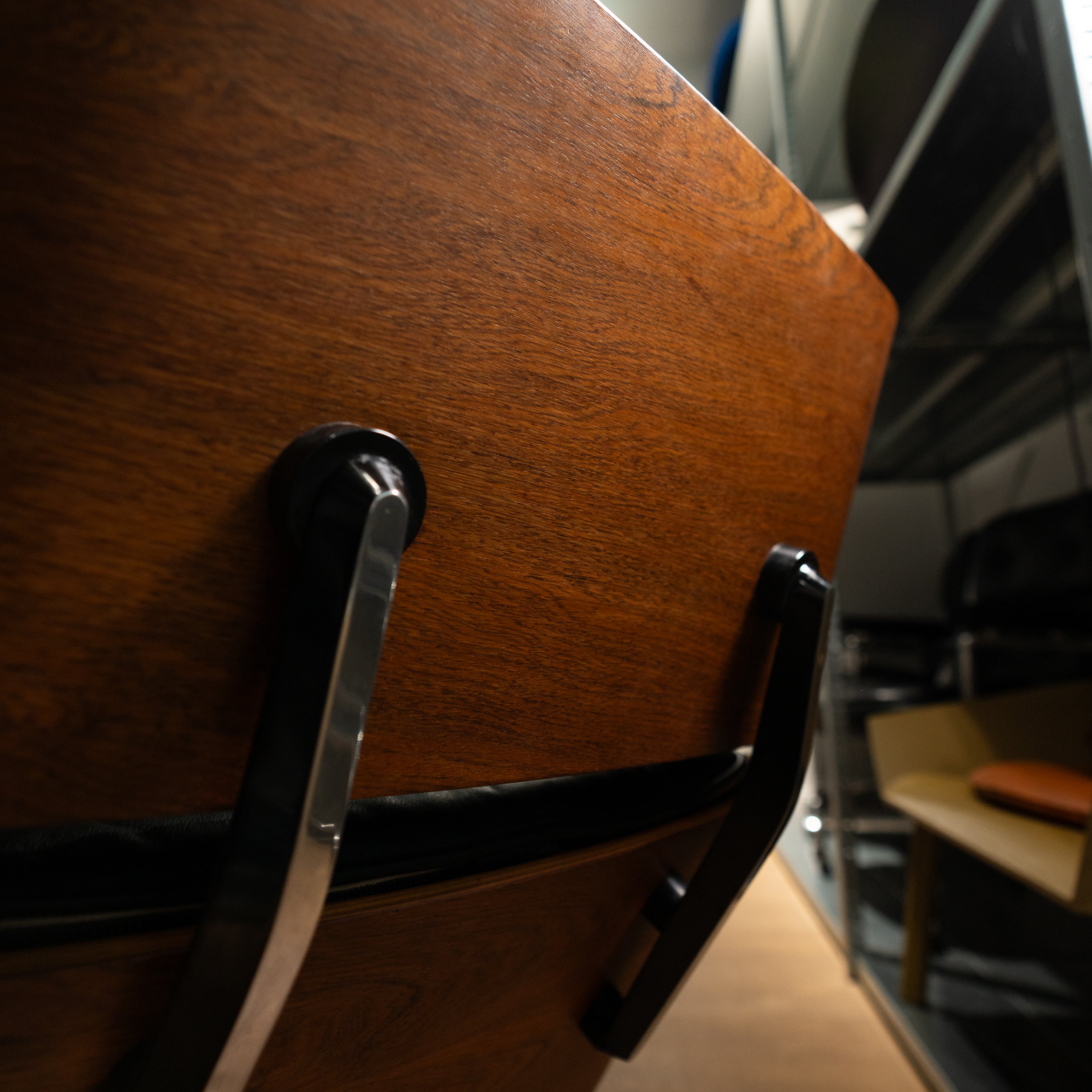 Eames_Lounge_Chair_Editorial_02.jpg