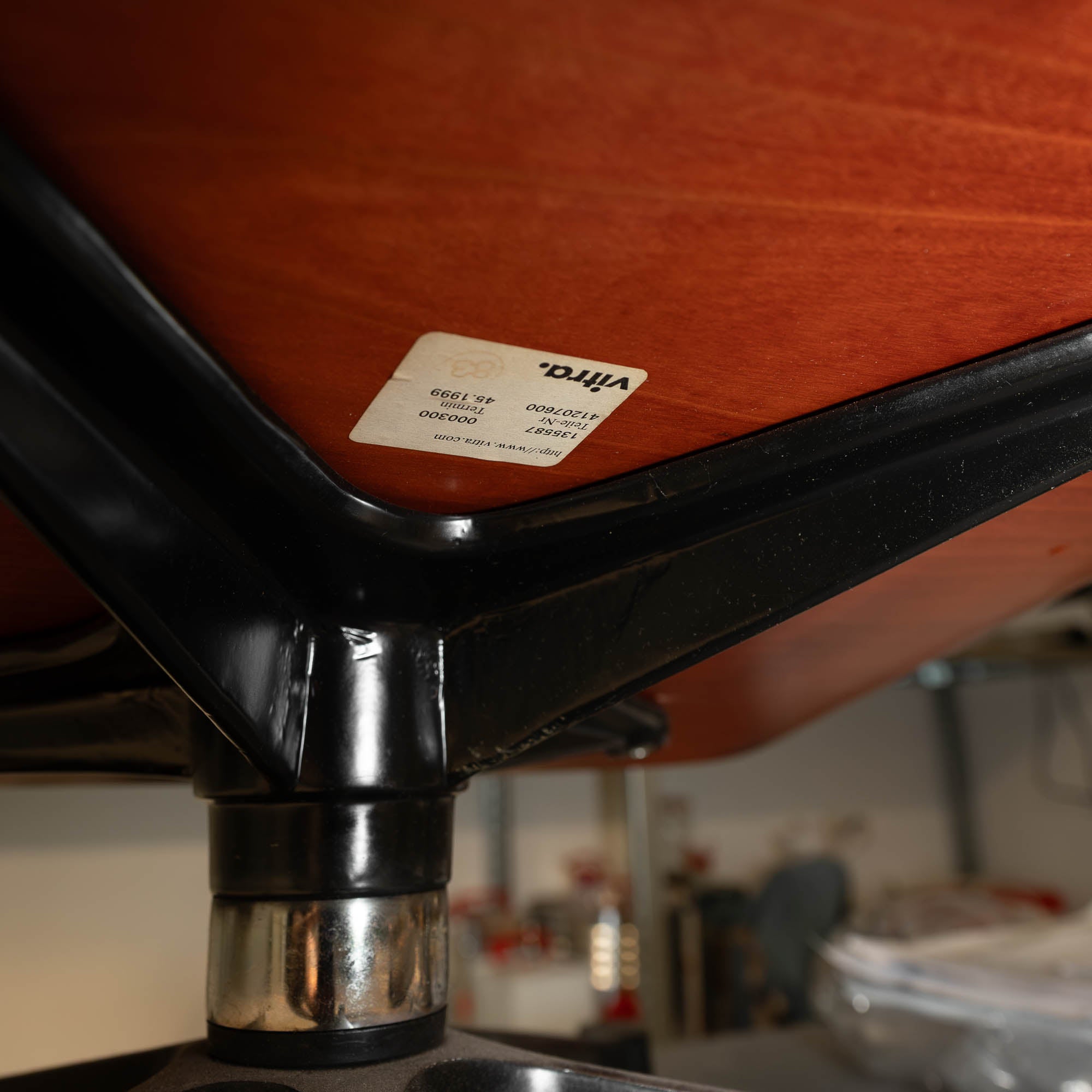 Eames_Lounge_Chair_Reperatur-5.jpg