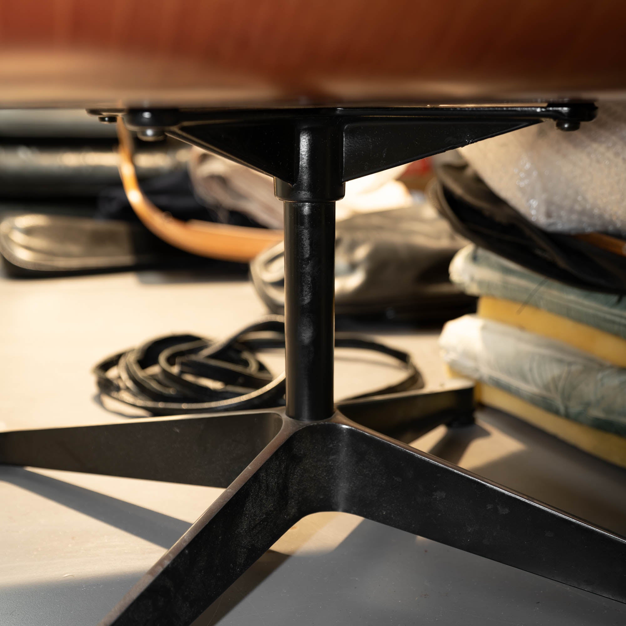 Eames_Lounge_Chair_Reperatur.jpg