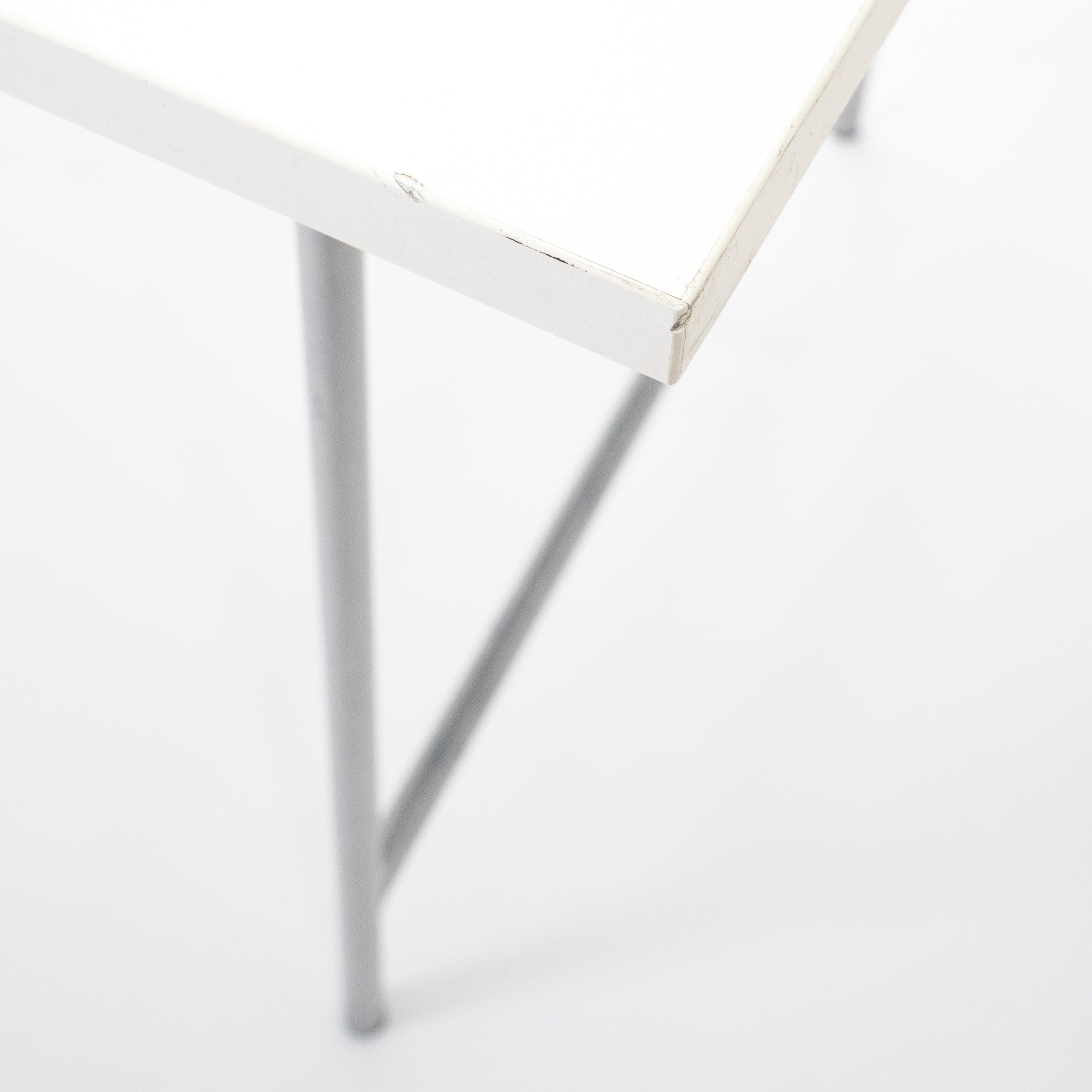 Eiermann2Tisch-RichardLampert-CZustand-Gestell-Silver-Platte-Weiss160-02.jpg