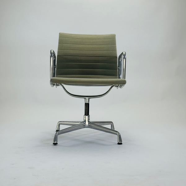 Vitra | EA 108 | Hopsack | Hellgrün