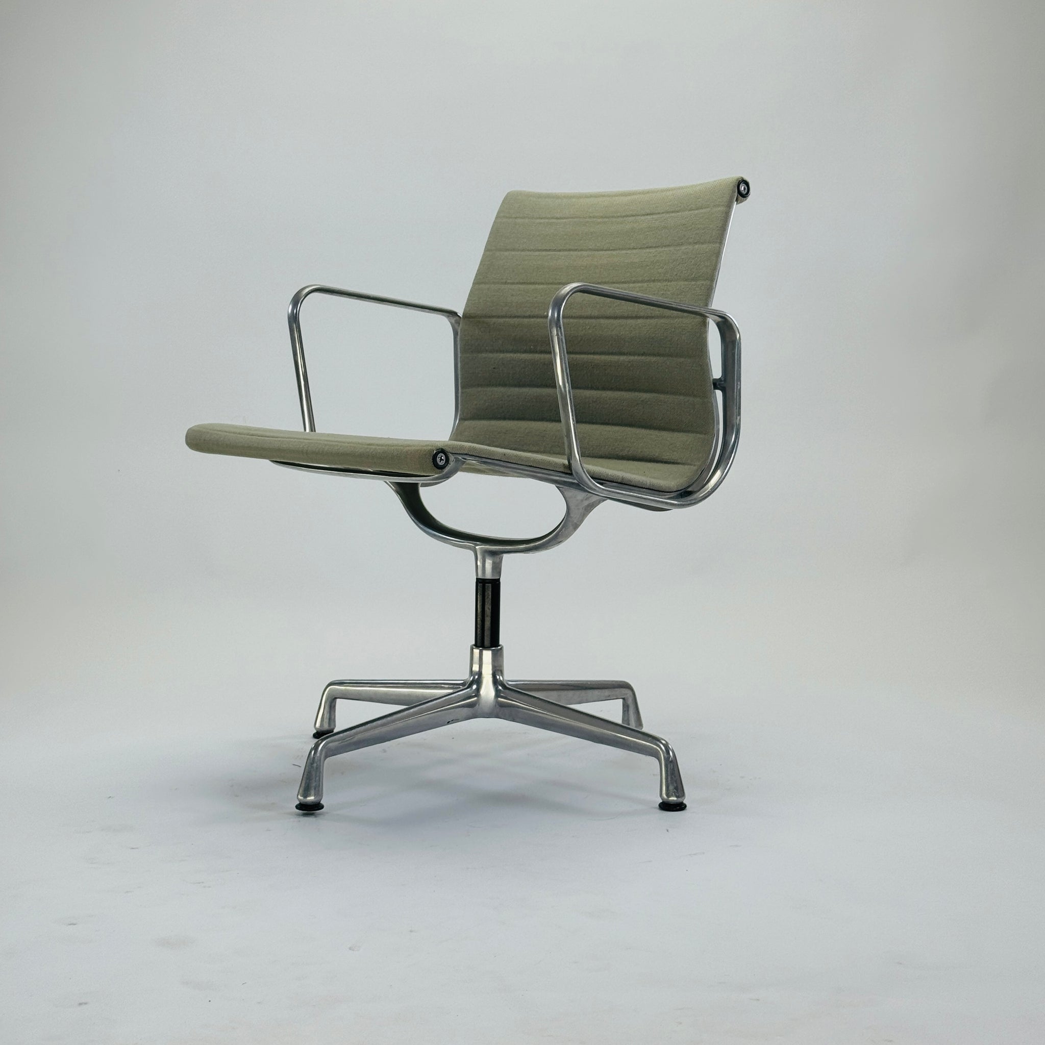 Vitra | EA 108 | Hopsack | Hellgrün