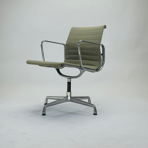 Vitra | EA 108 | Hopsack | Hellgrün