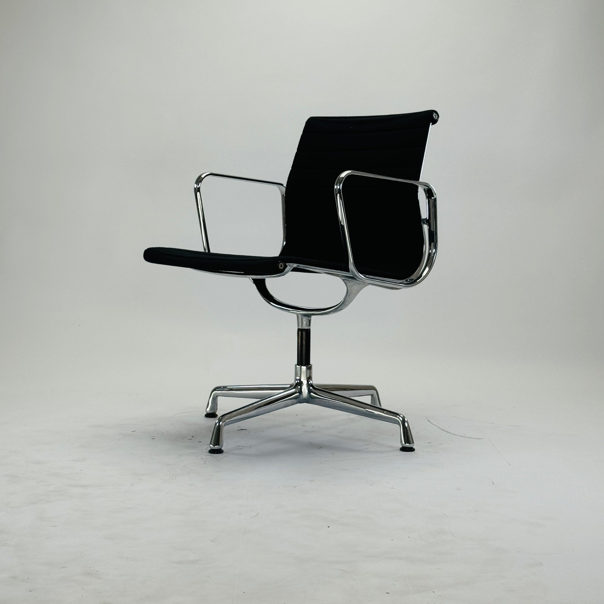 Vitra | EA 108 | Hopsack | Schwarz