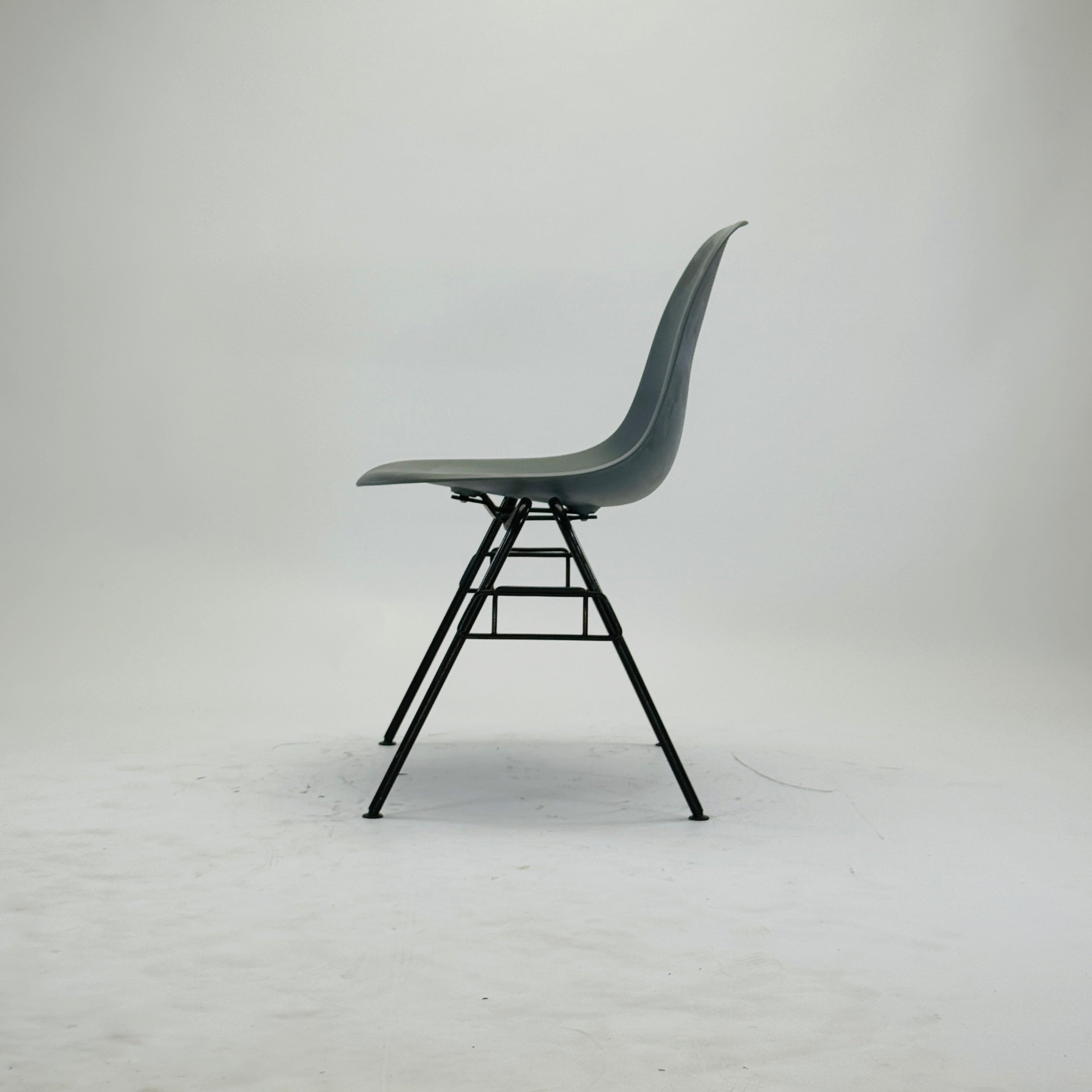 Vitra | Eames | Plastic Side Chair DSS Schwarz