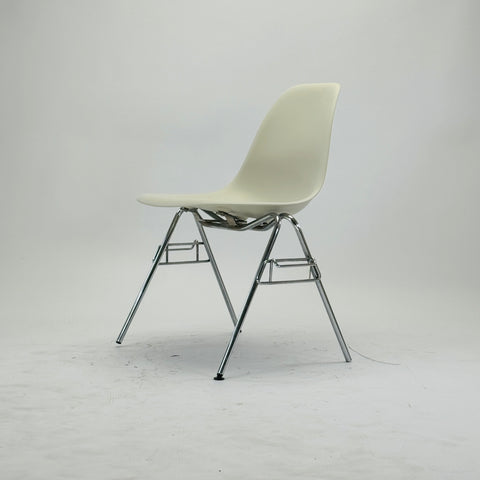 Vitra | Eames | Plastic Side Chair DSS