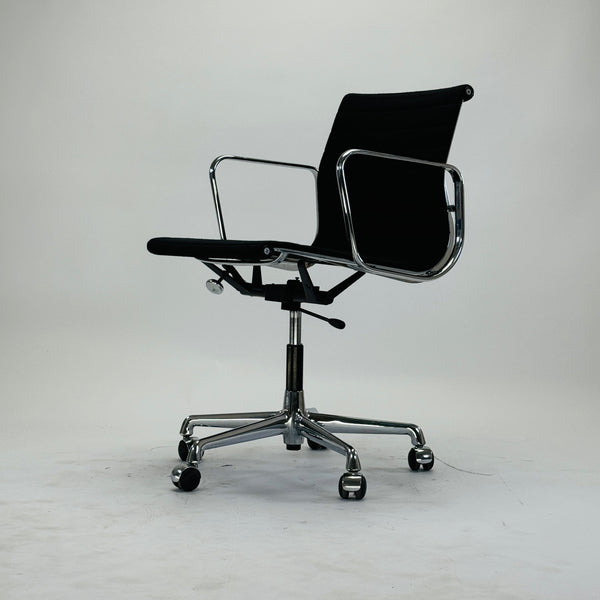 Vitra | EA 117 | Hopsack | Schwarz