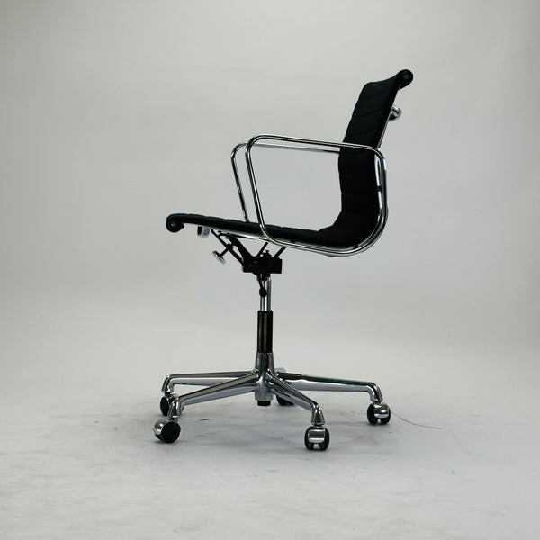 Vitra | EA 117 | Hopsack | Schwarz