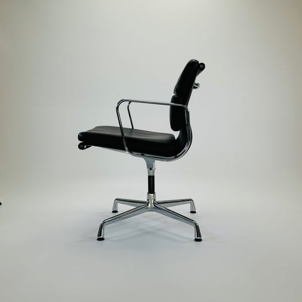 Vitra | EA208 | Softpad Chair