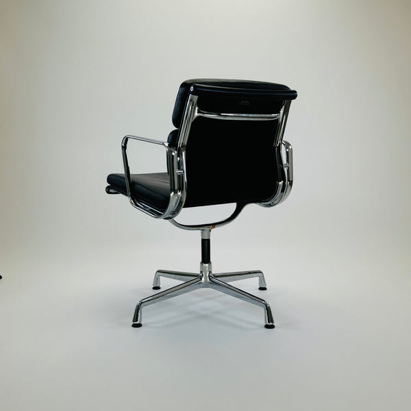 Vitra | EA208 | Softpad Chair