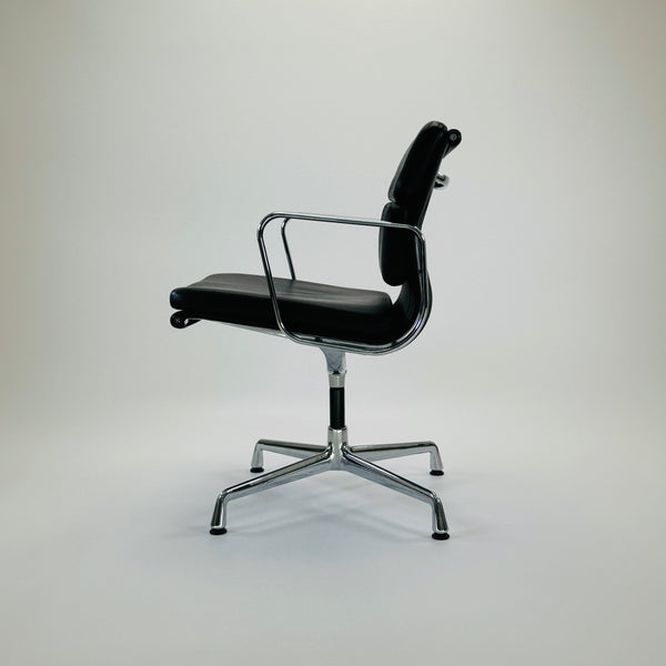 Vitra | EA208 | Softpad Chair