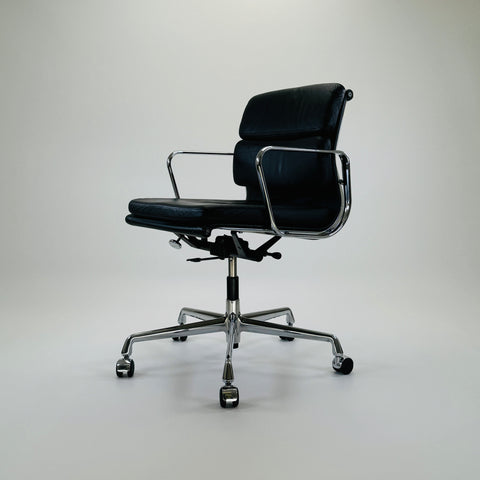 Vitra | EA217 | Softpad Chair