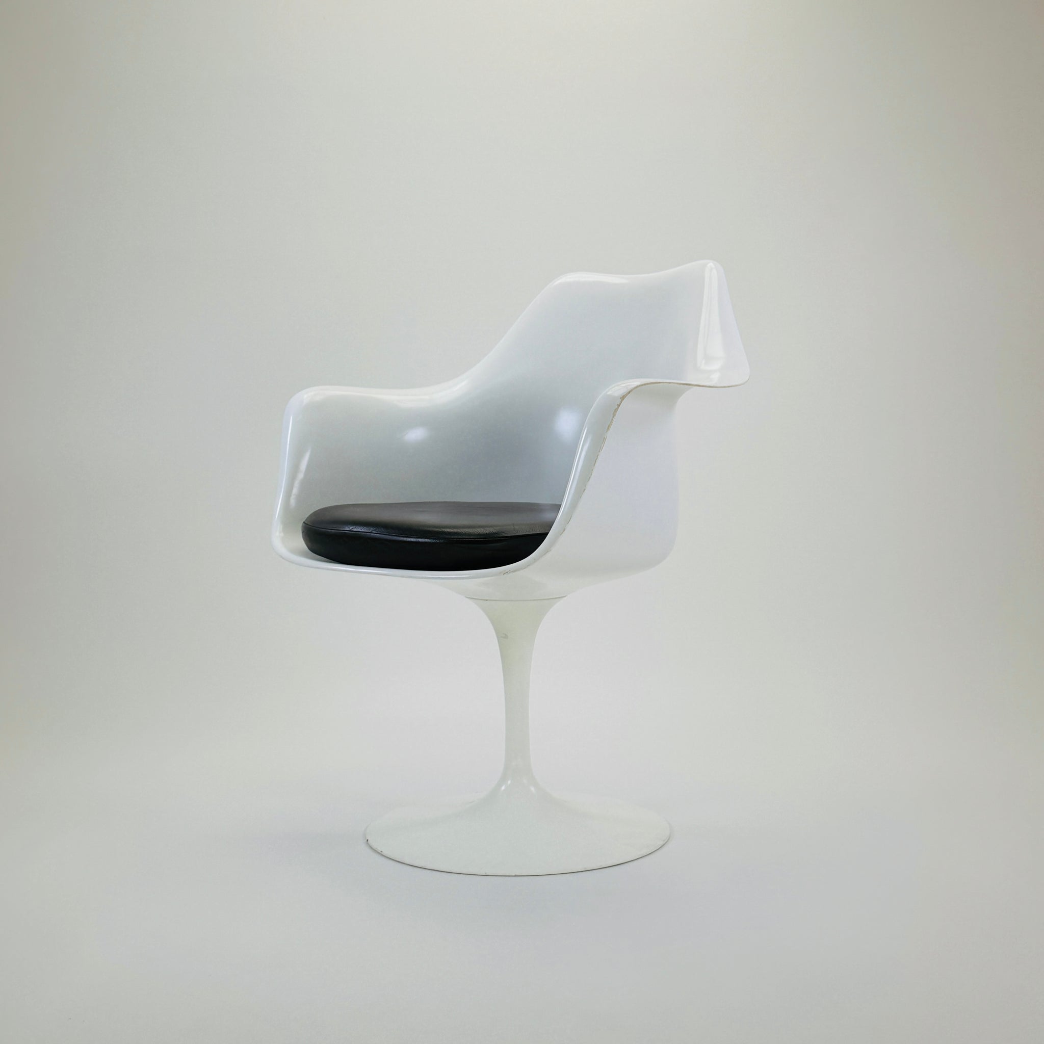 Knoll Intl. | Sarrinen Tulip Armchair