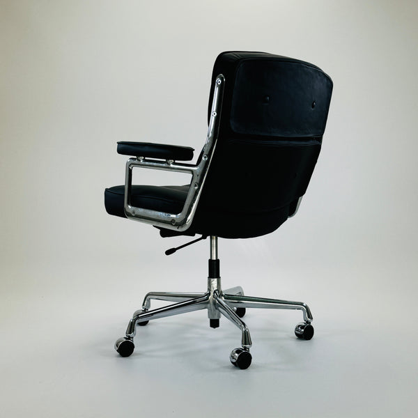 Vitra | ES 104 Eames Lobby Chair