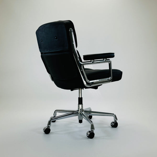 Vitra | ES 104 Eames Lobby Chair