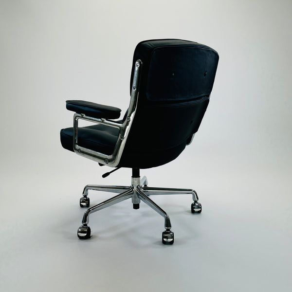 Vitra | ES 104 Eames Lobby Chair