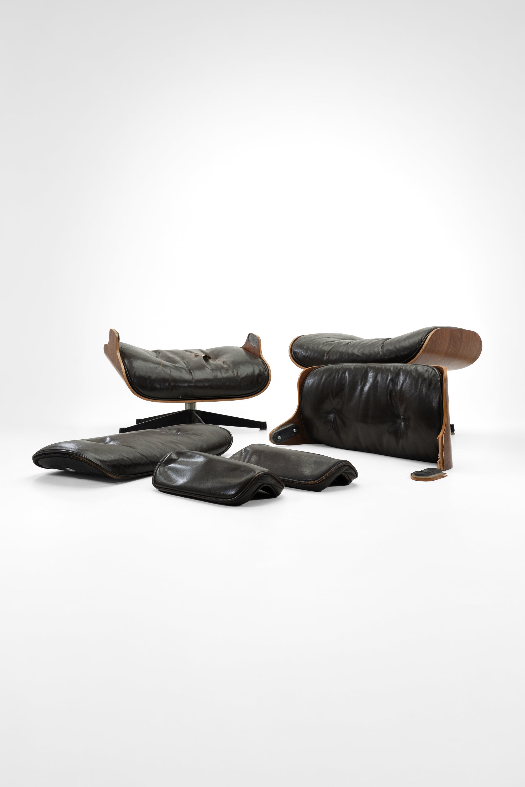 Intro_Banner_-_Lounge_Chair_Reperatur_2x3_Vertical.jpg