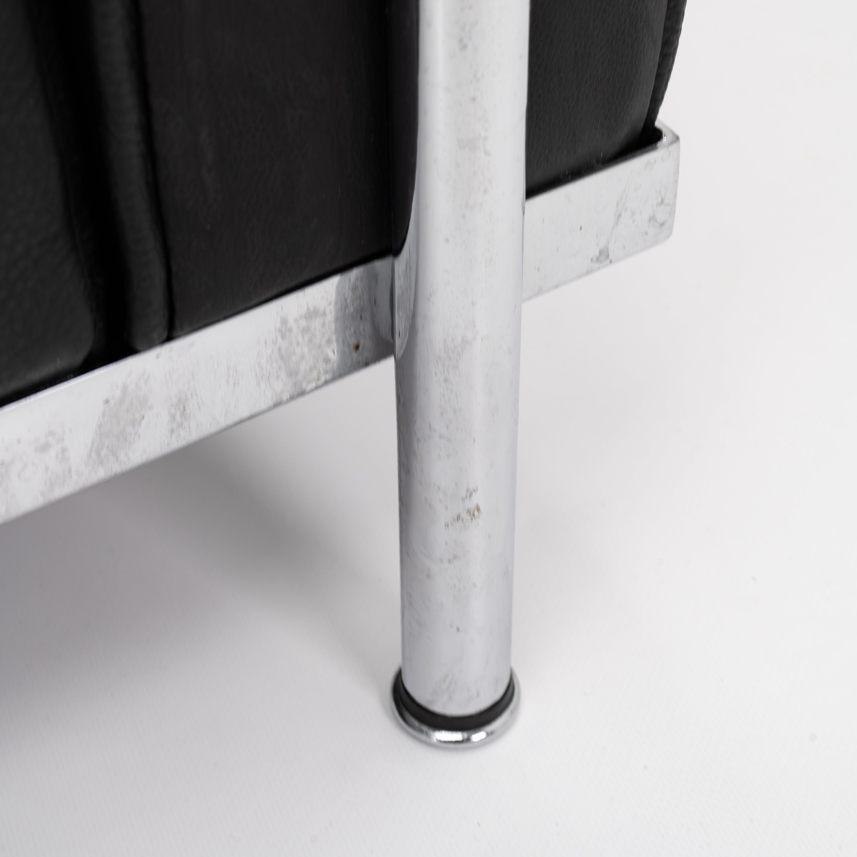 Cassina | LC2 Couch