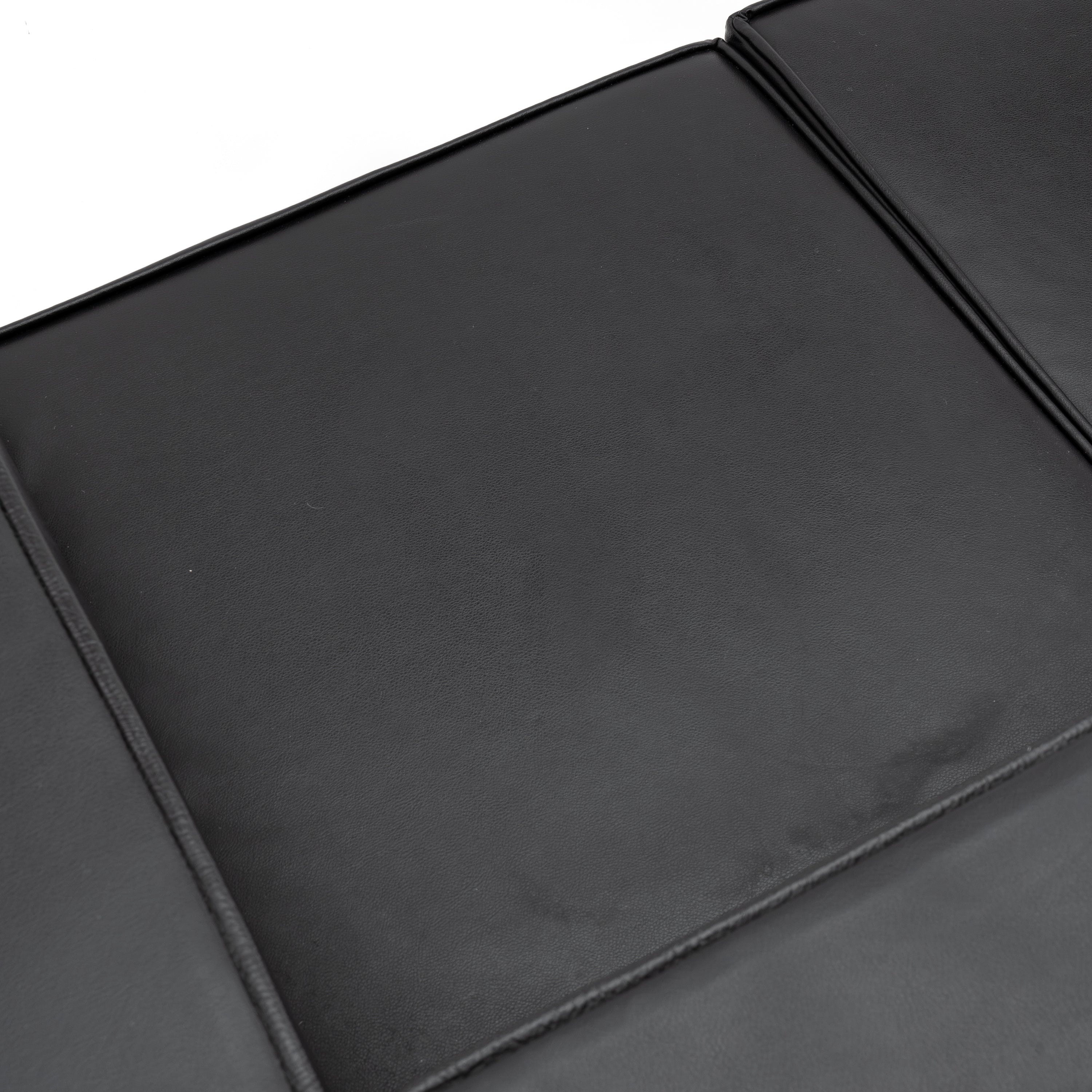 Cassina | LC2 Couch