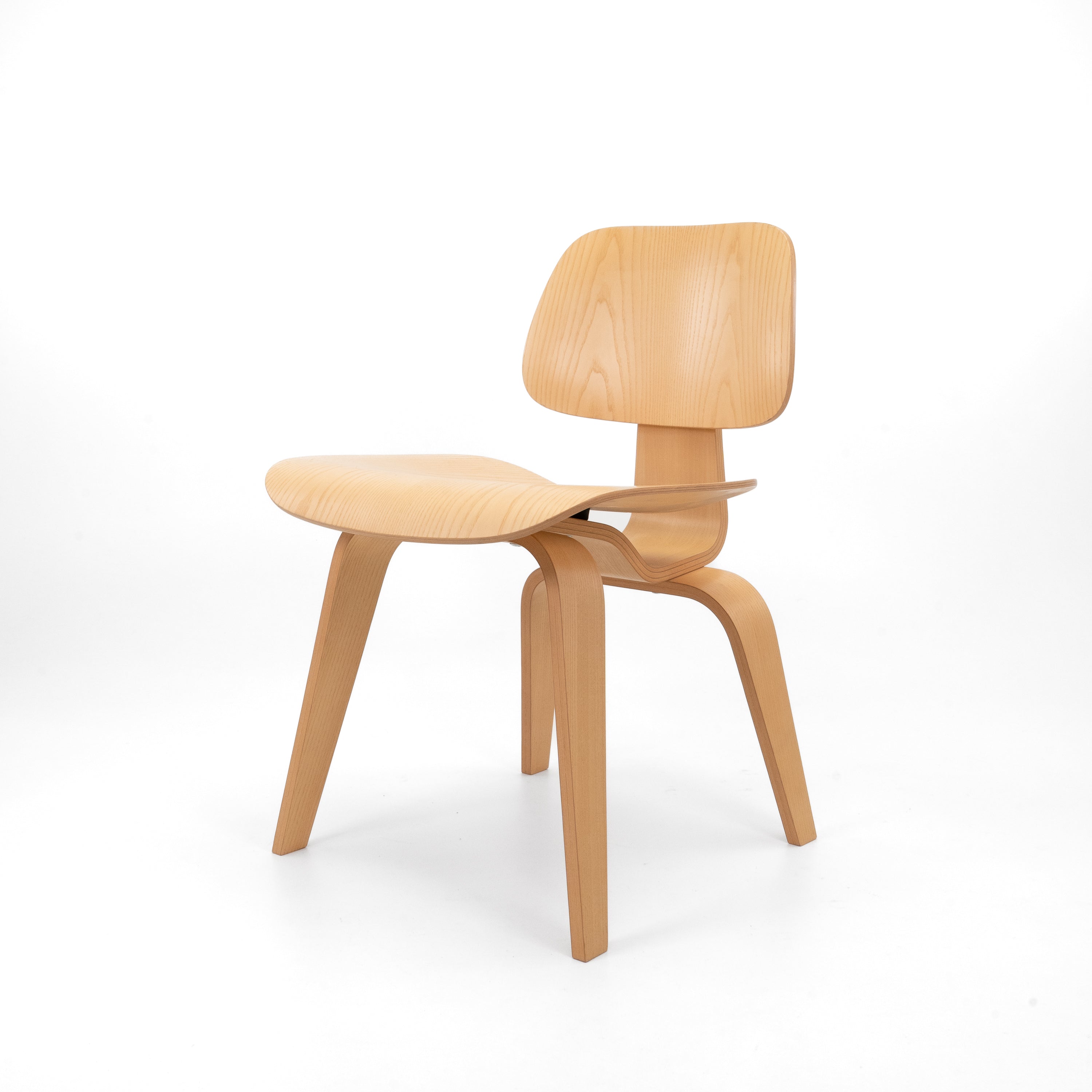 LCWChair-Vitra-BZustand-Holz-Esche-01.jpg