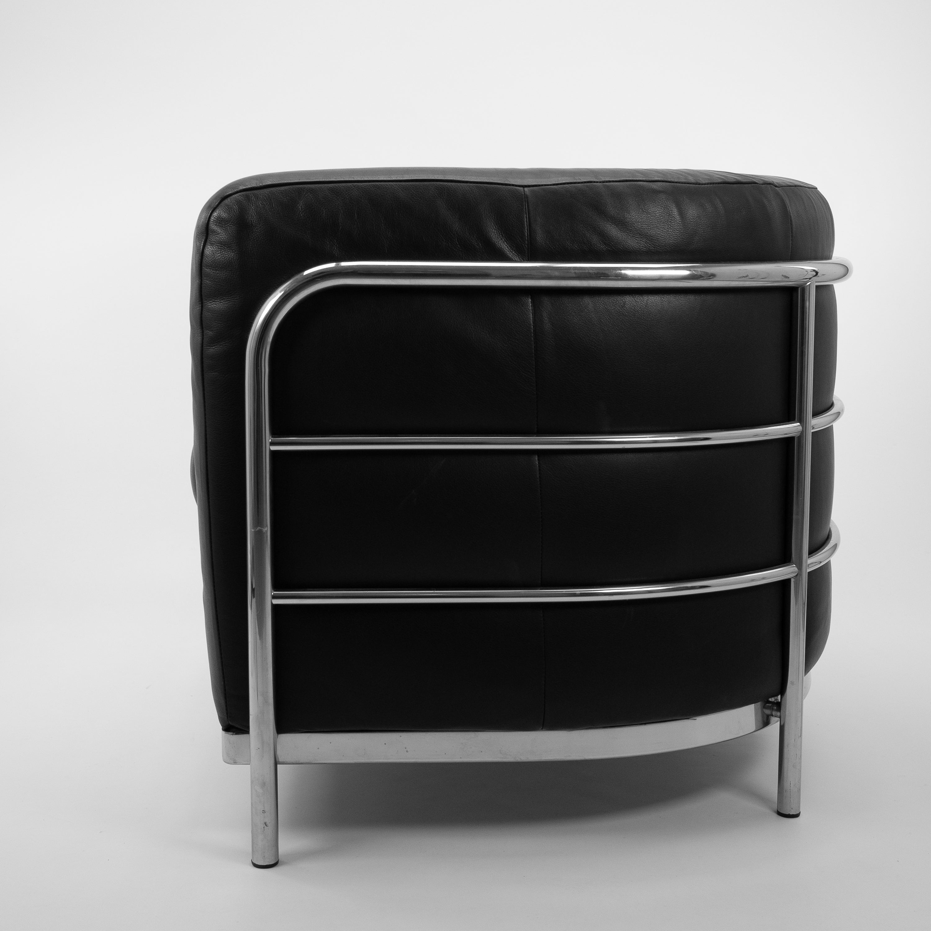 Onda_Sessel-Zarnotta-B-Zustand-Leder_Schwarz-02.jpg