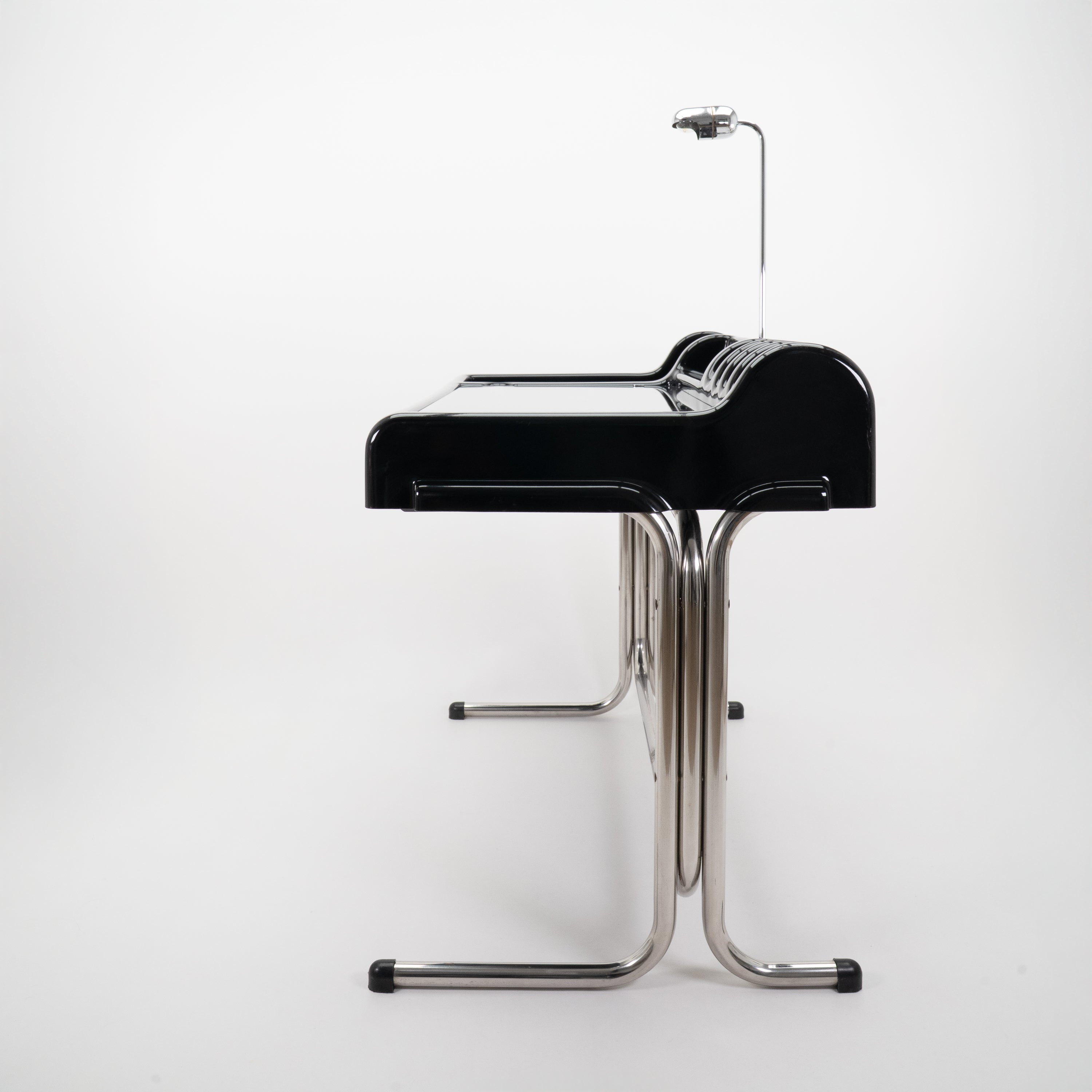 OrixSchreibtisch-Molteni-BZustand-Gestell-Chrom-Kunstoff-Schwarz-02.jpg