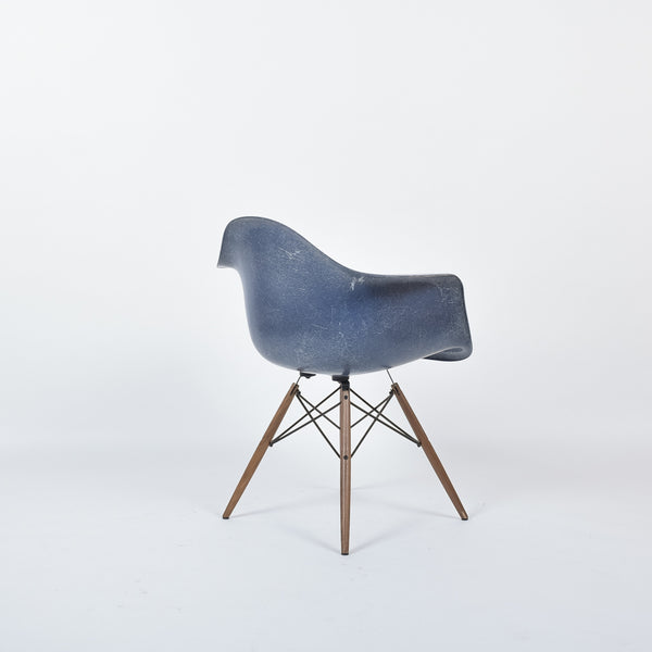 Eames Fiberglass Armchair DAW | Herman Miller