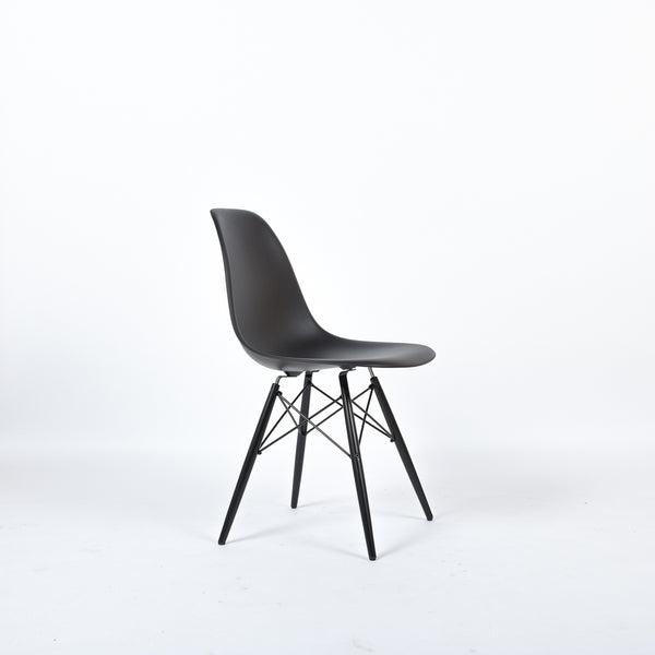 Vitra | DSW Chair | Gestell Dunkel