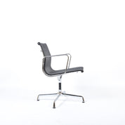 Vitra | EA 108 Besucherstuhl