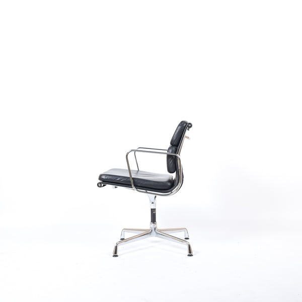 Vitra | EA208 | Softpad Chair