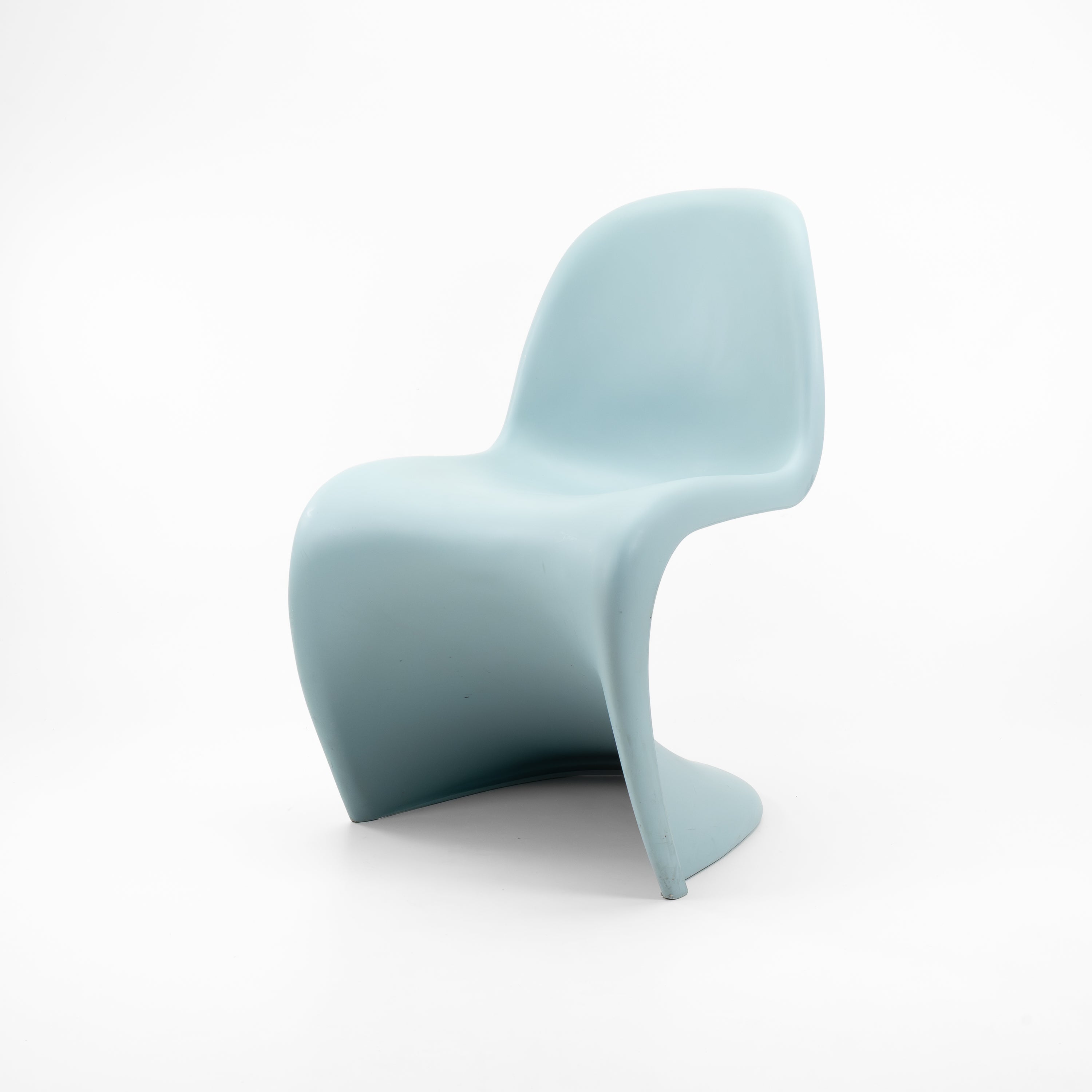 PantonChair-Vitra-C-Zustand-Hellblau-01.jpg