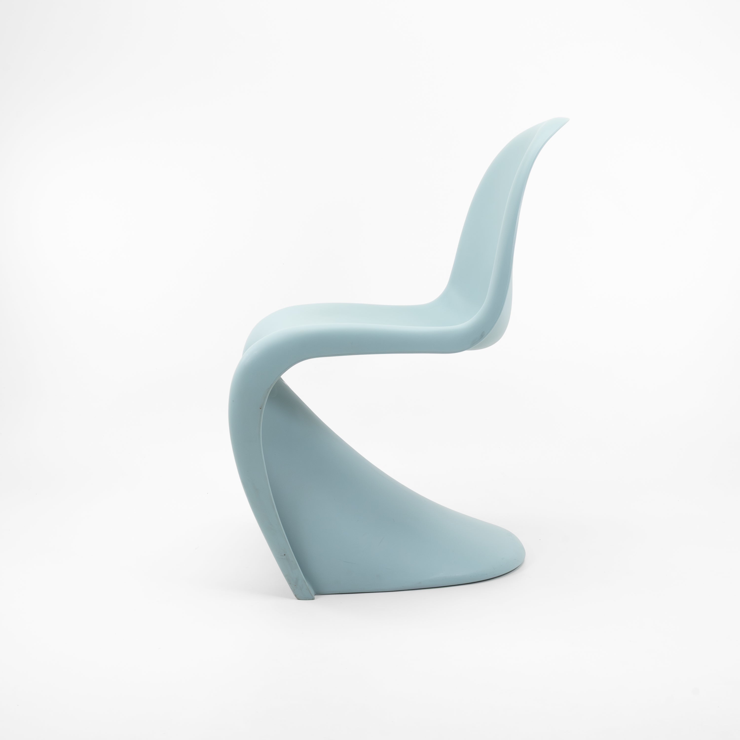 PantonChair-Vitra-C-Zustand-Hellblau-02.jpg