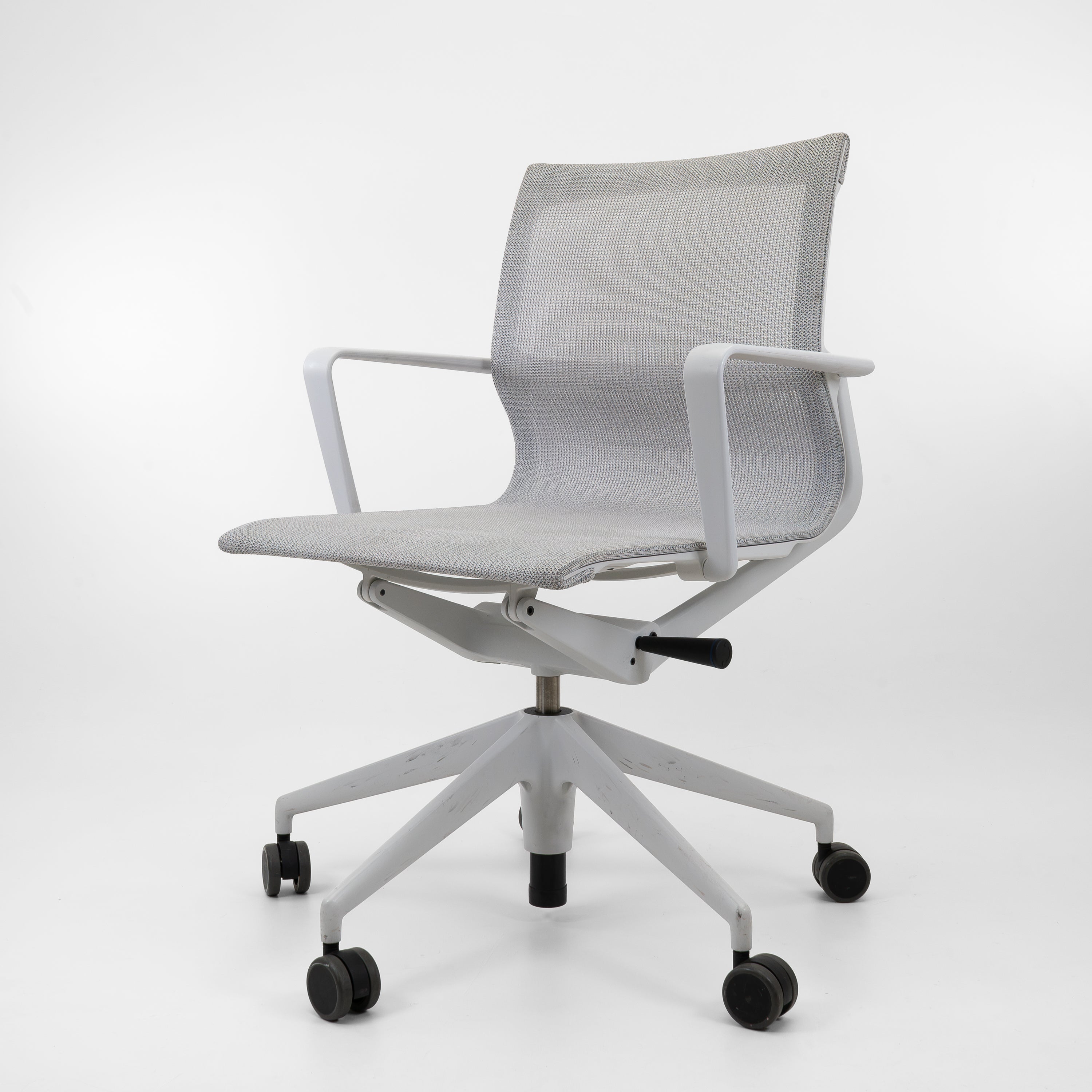 Physix-Vitra-CZustand-Gestell-Weiss-Schale-Weiss.jpg
